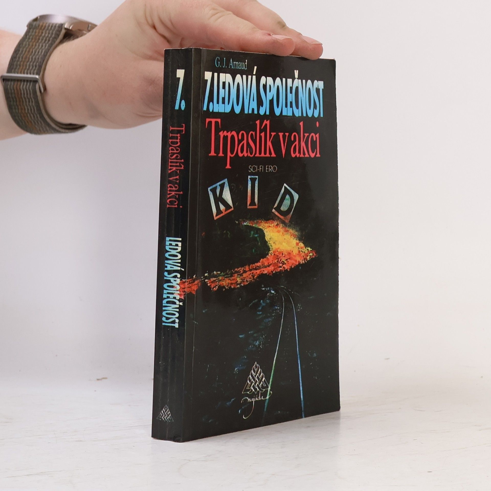 Georges Jean Arnaud Ledová společnost. 7, Trpaslík v akci