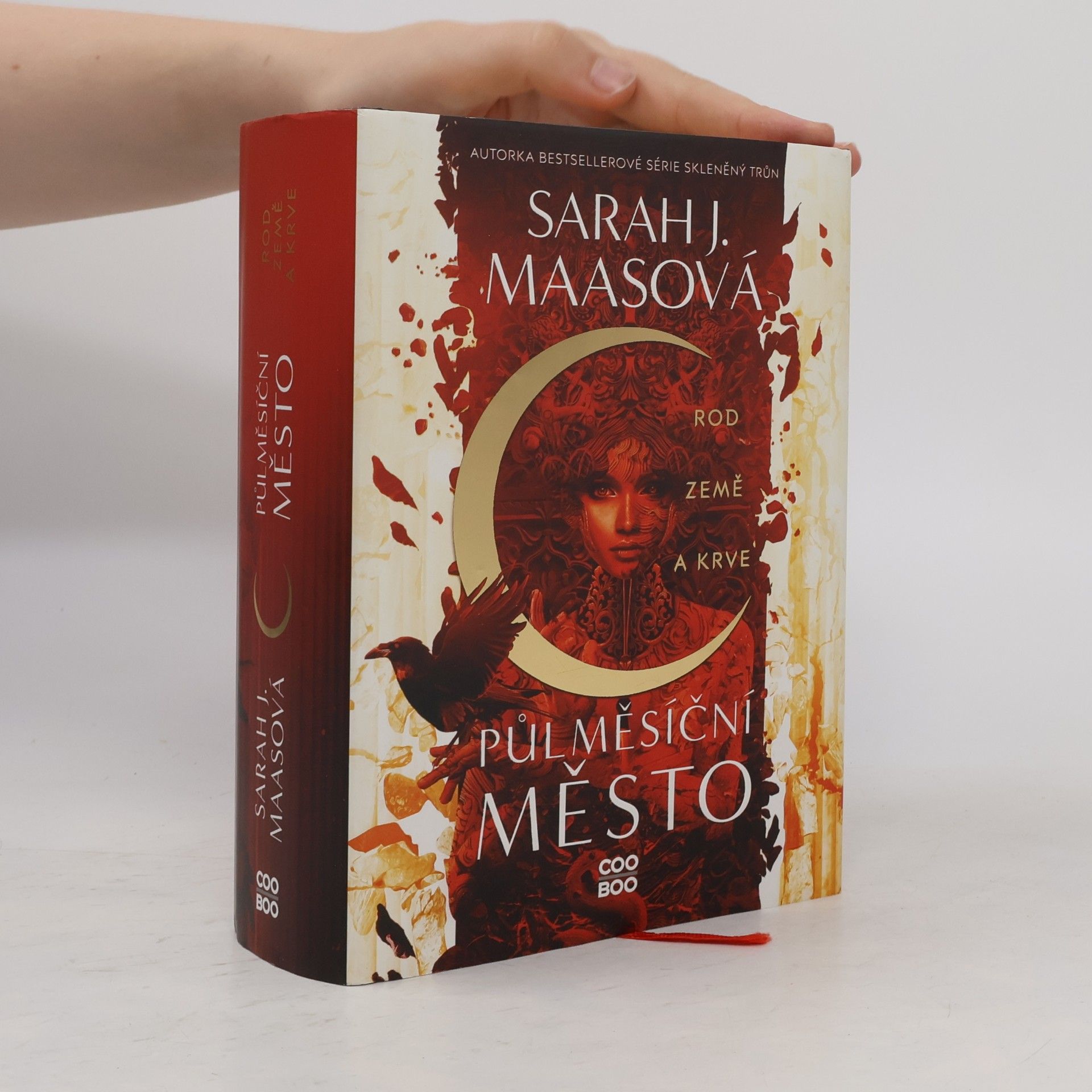 Sarah J. Maas Půlměsíční město. Rod země a krve