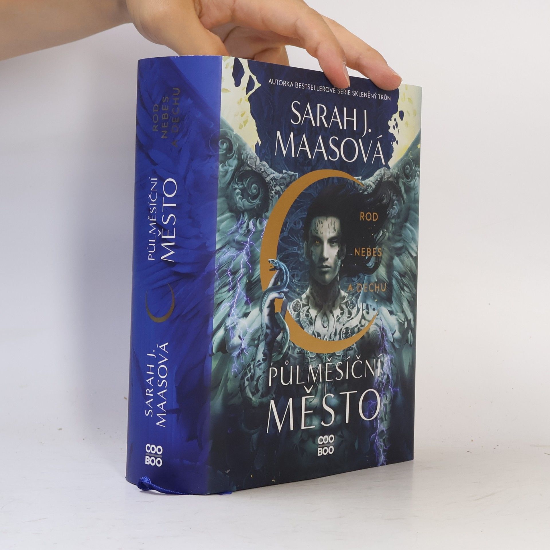 Sarah J. Maas Půlměsíční město. Rod nebes a dechu