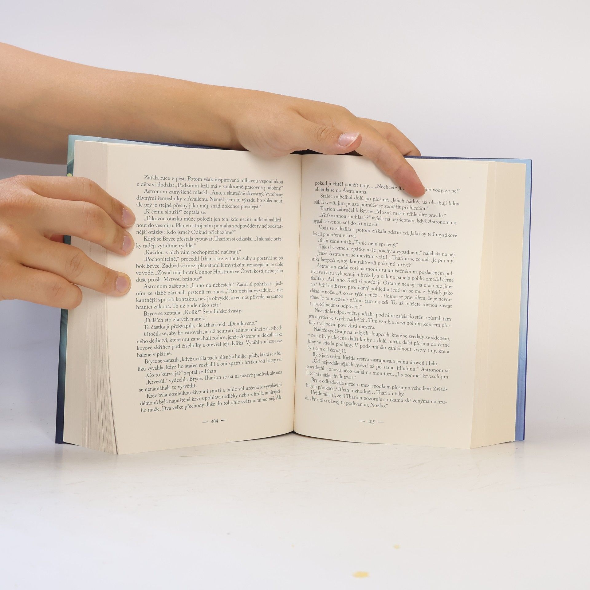 Sarah J. Maas Půlměsíční město. Rod nebes a dechu