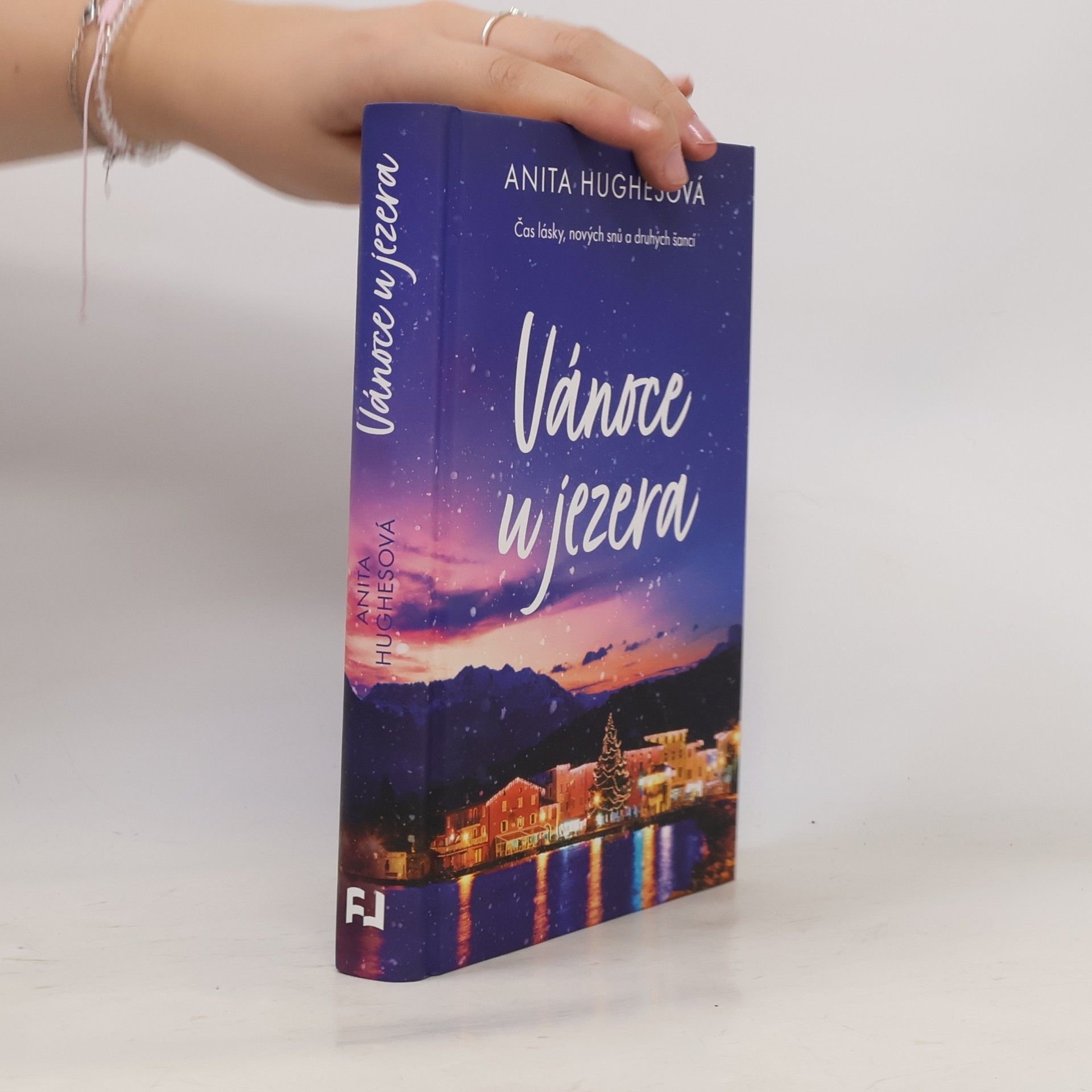 Hughes Anita Vánoce u jezera