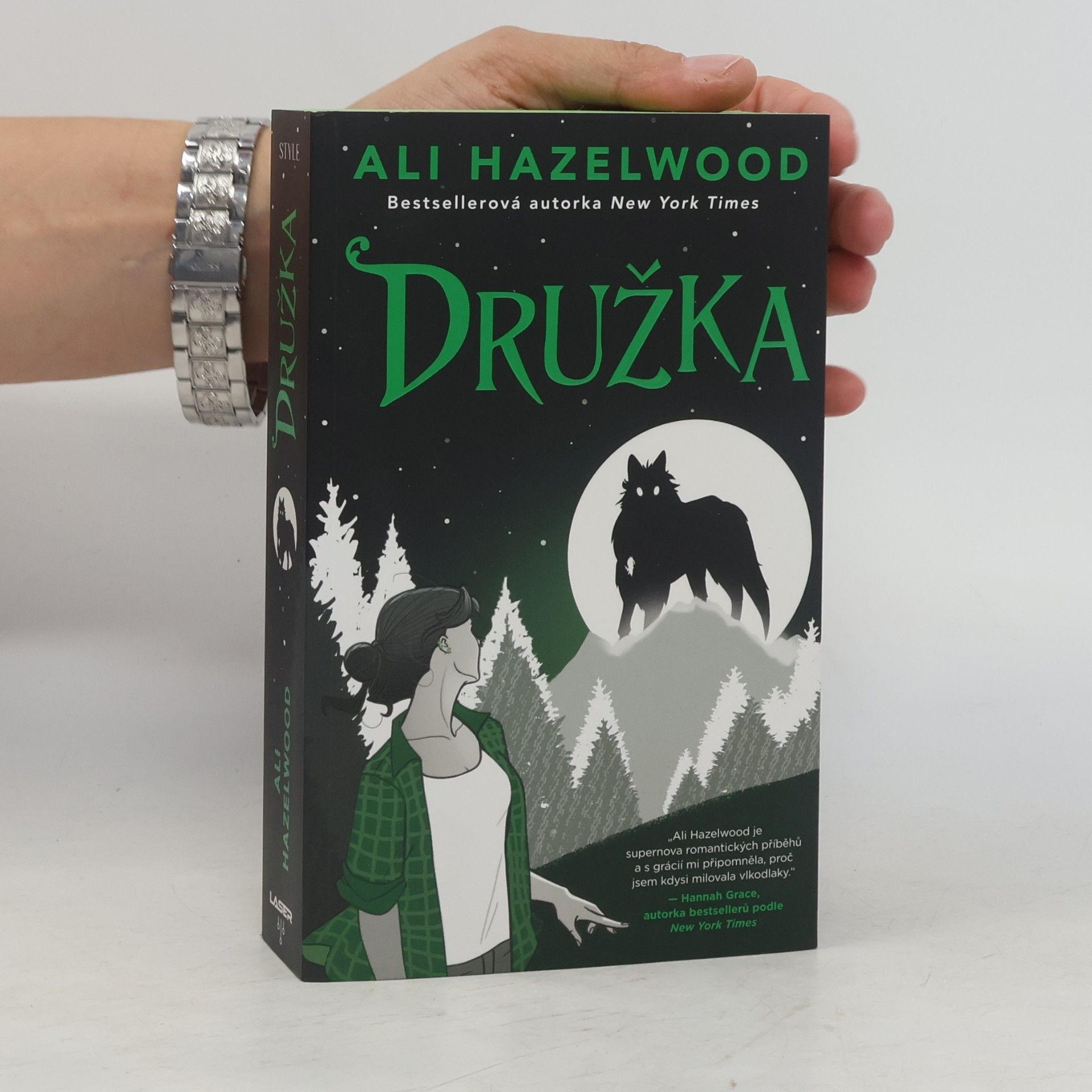 Ali Hazelwood Družka