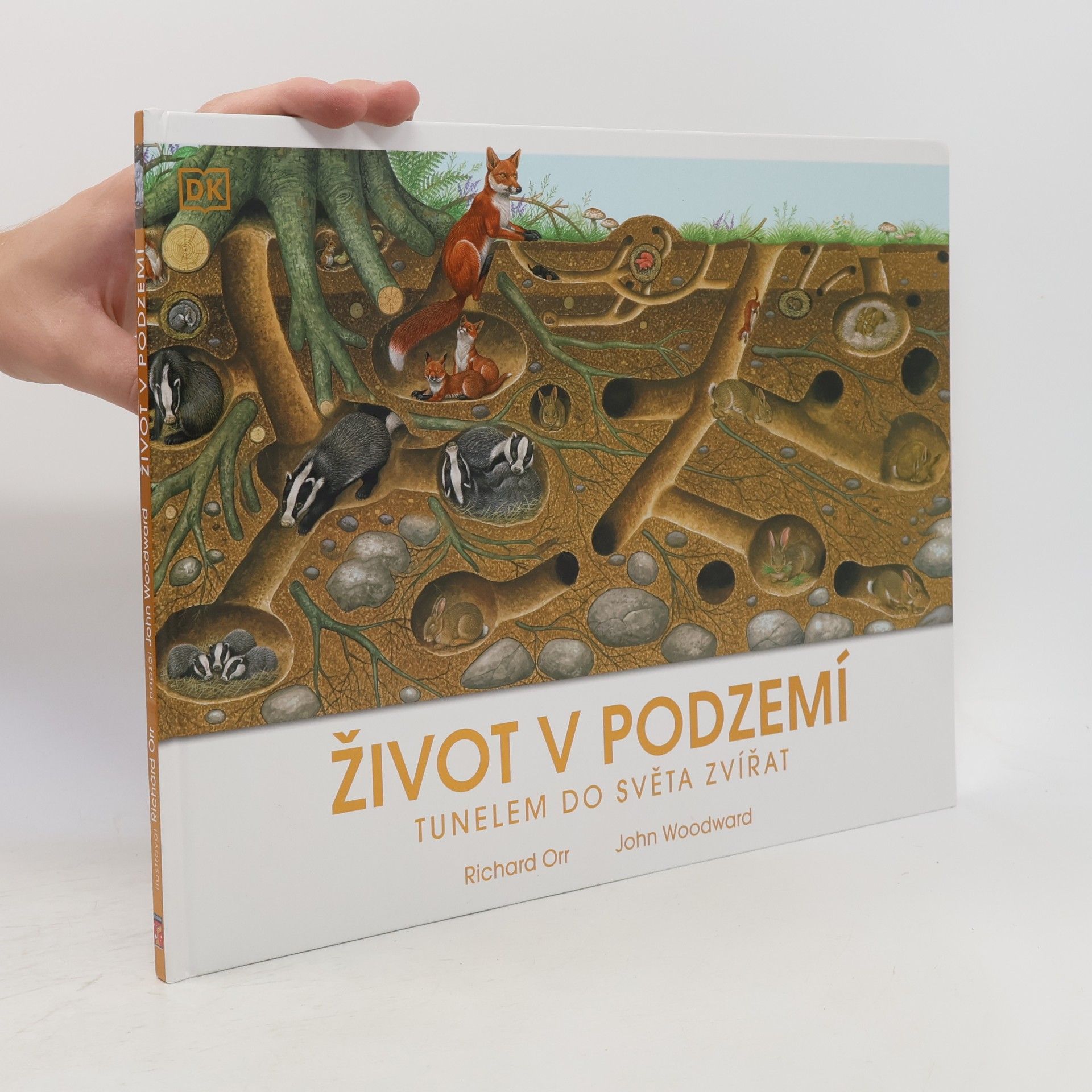 Joyce Pope Život v podzemí