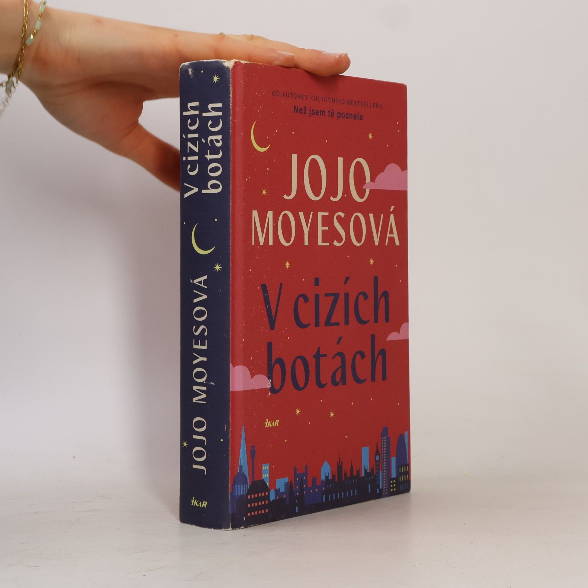 Jojo Moyes V cizích botách
