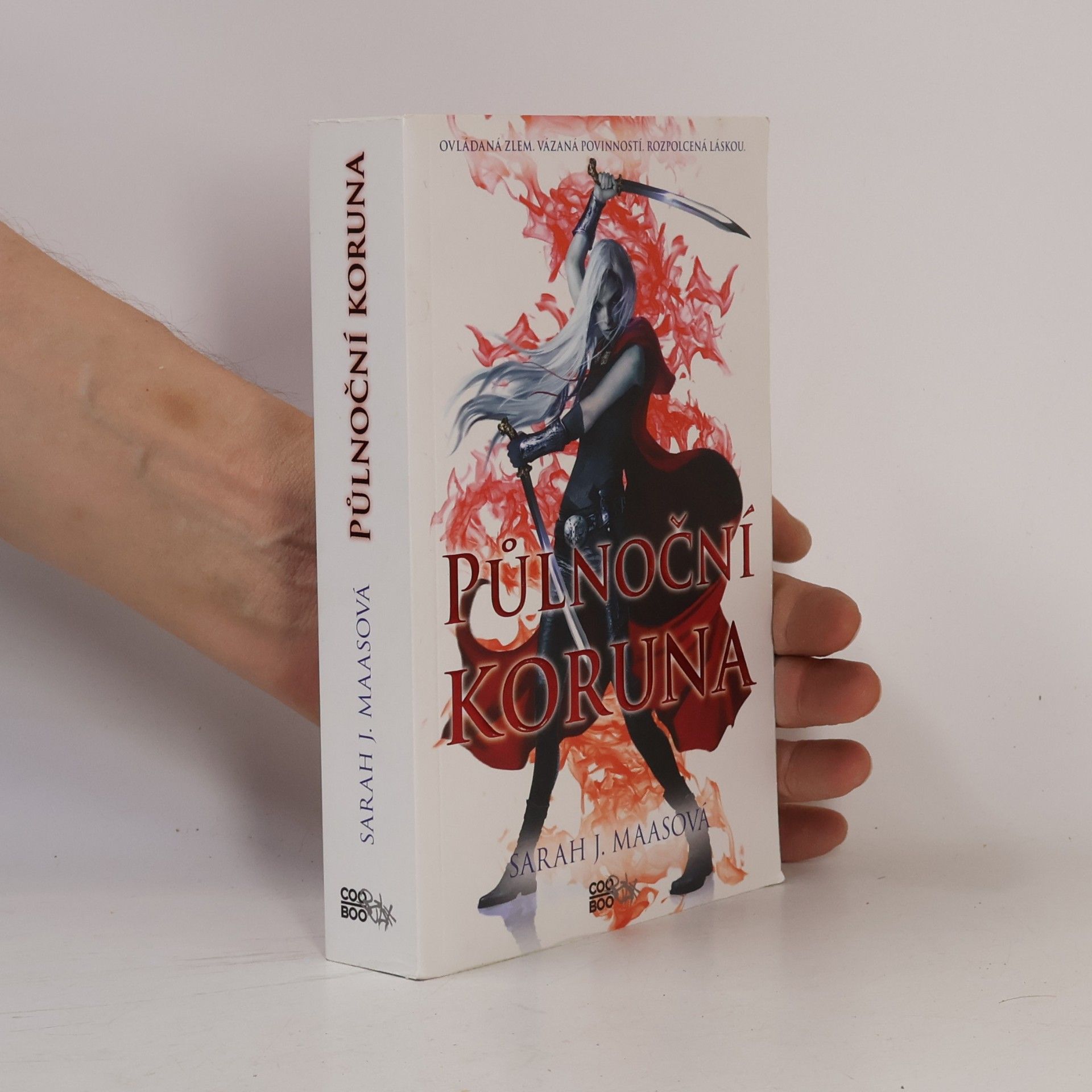 Sarah J. Maas Půlnoční koruna