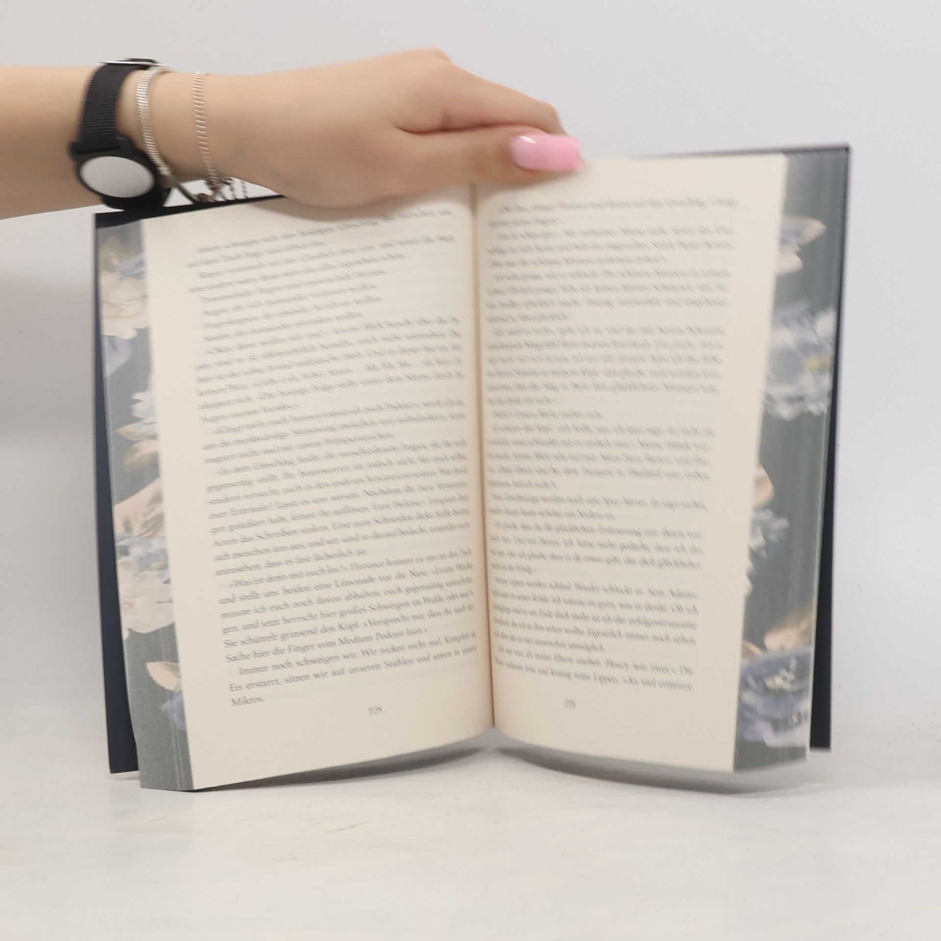 Lara Holthaus Marigold Manor 1: Hidden Lies
