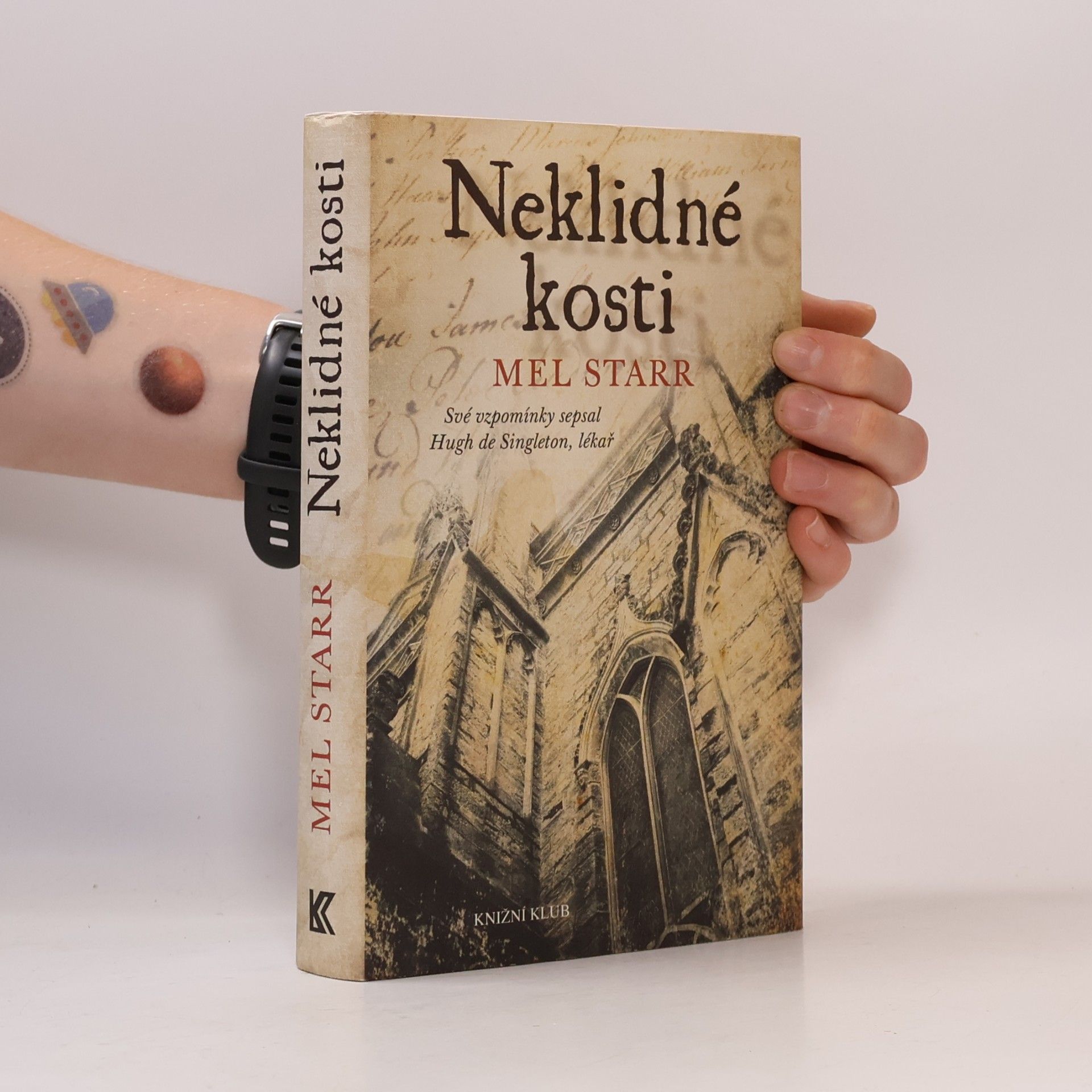 Melvin R. Starr Neklidné kosti. Své vzpomínky sepsal Hugh de Singleton, lékař. Vyprávění první