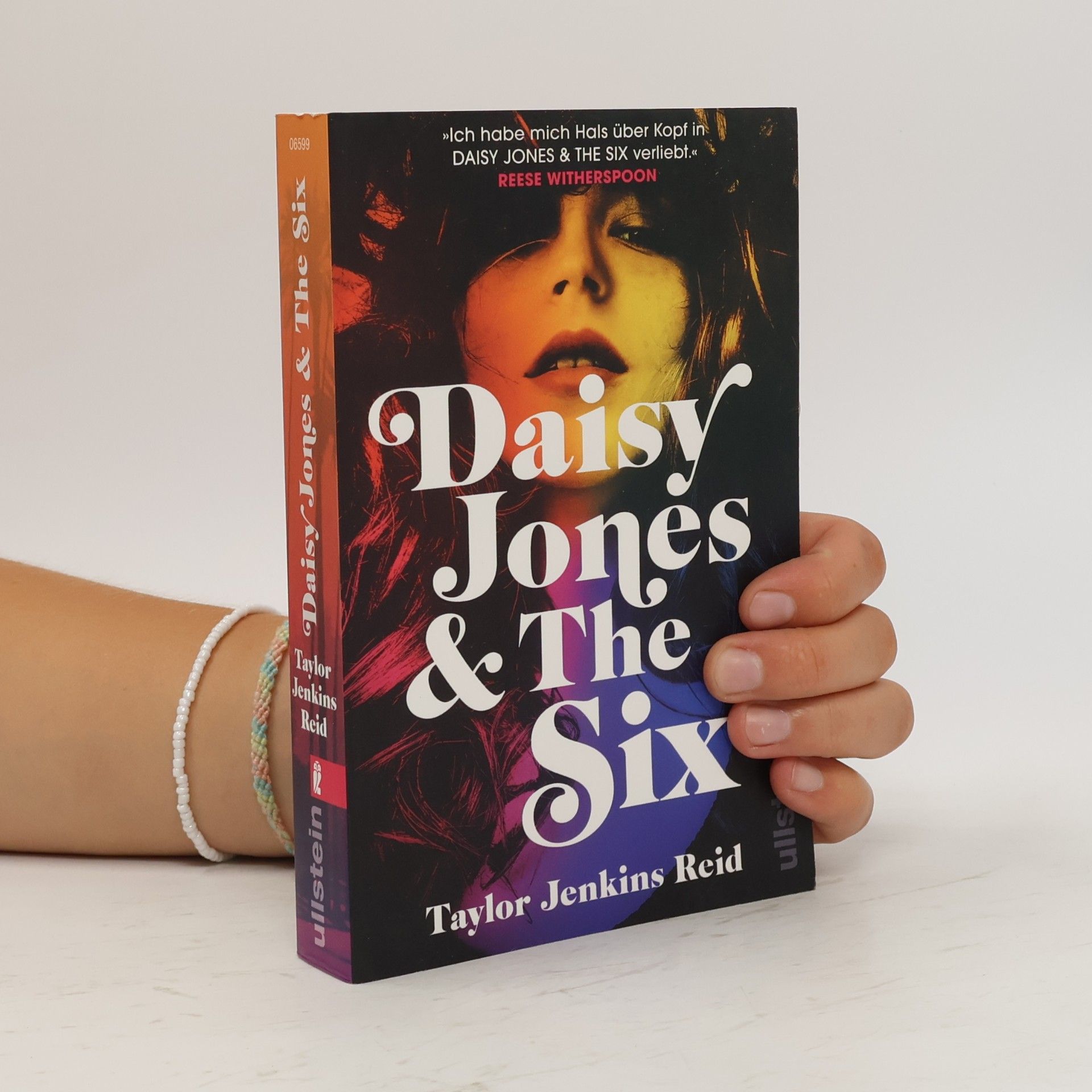 Taylor Jenkins Reid Daisy Jones & The Six