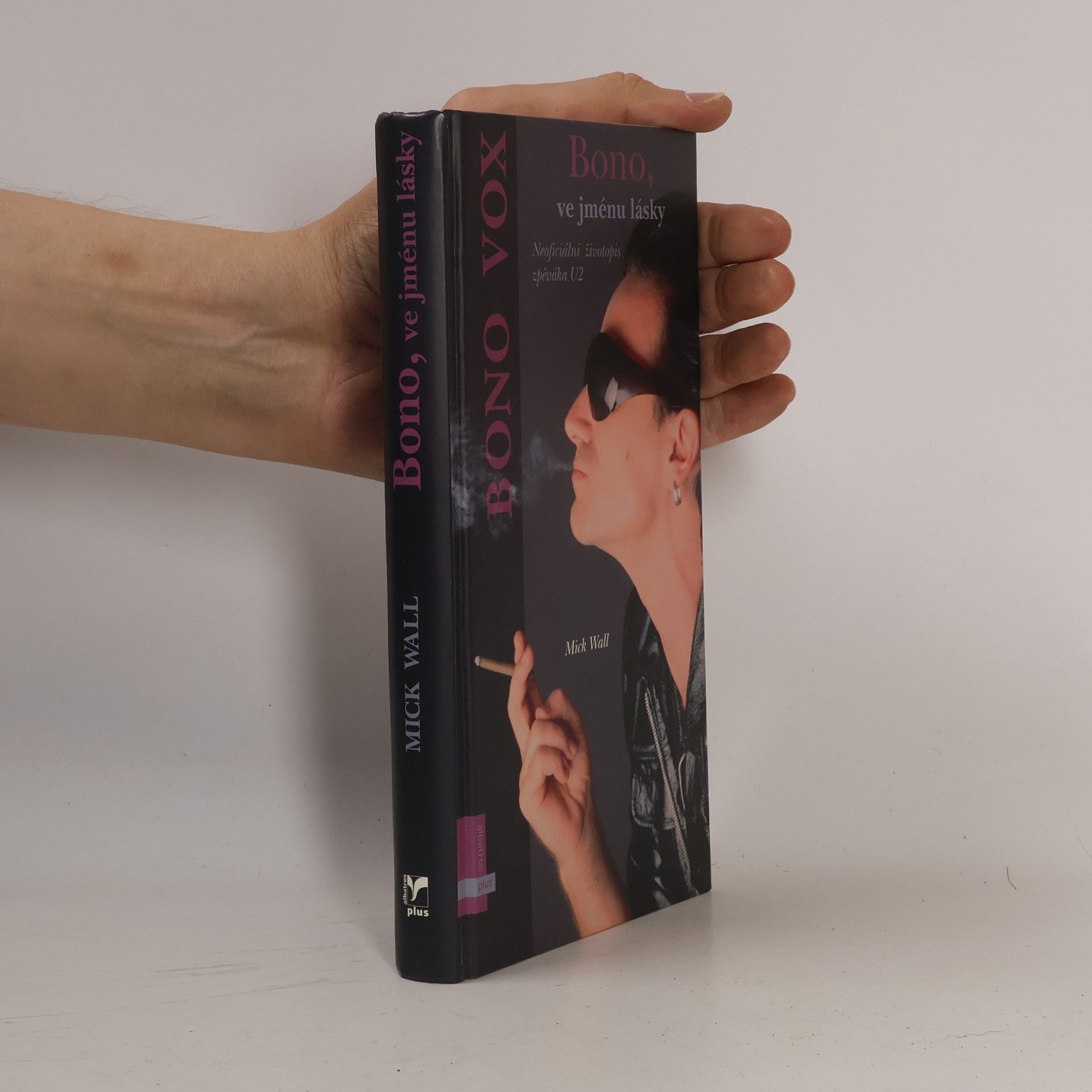 Mick Wall Bono, ve jménu lásky. Neoficiální životopis zpěváka U2. Bono Vox