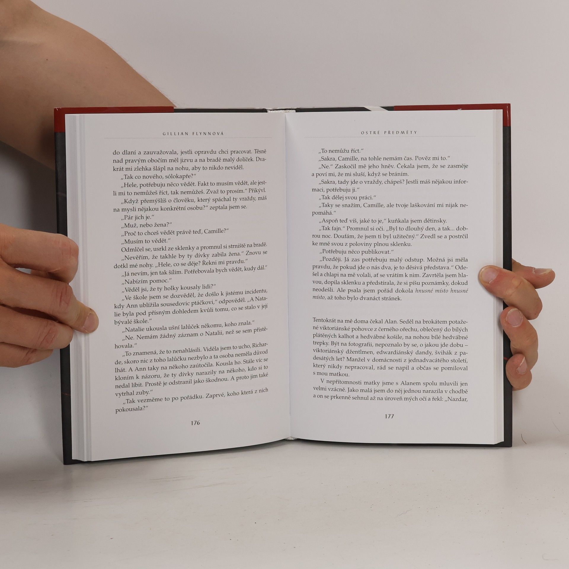 Gillian Flynn Ostré předměty