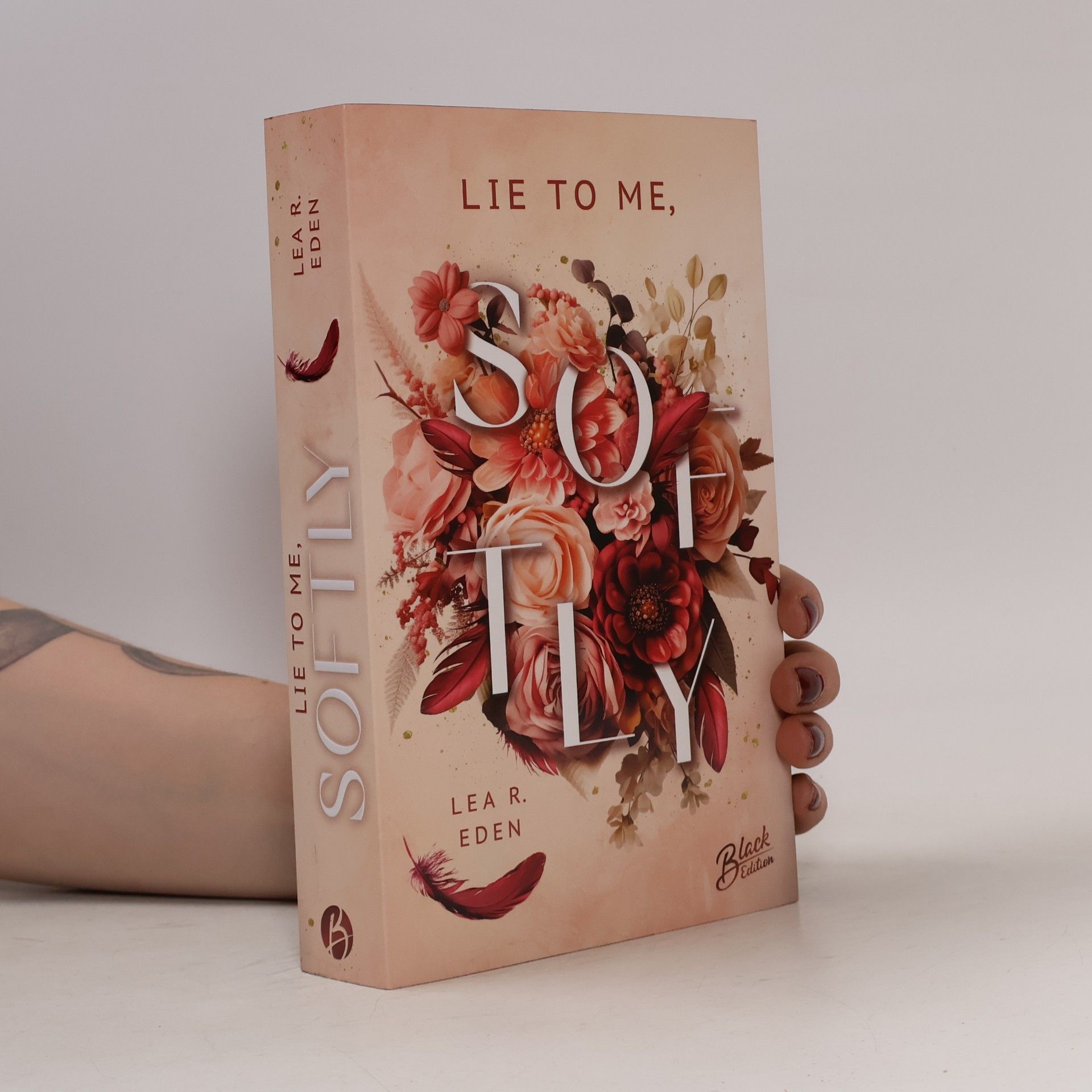 Lea R. Eden Lie to Me, Softly