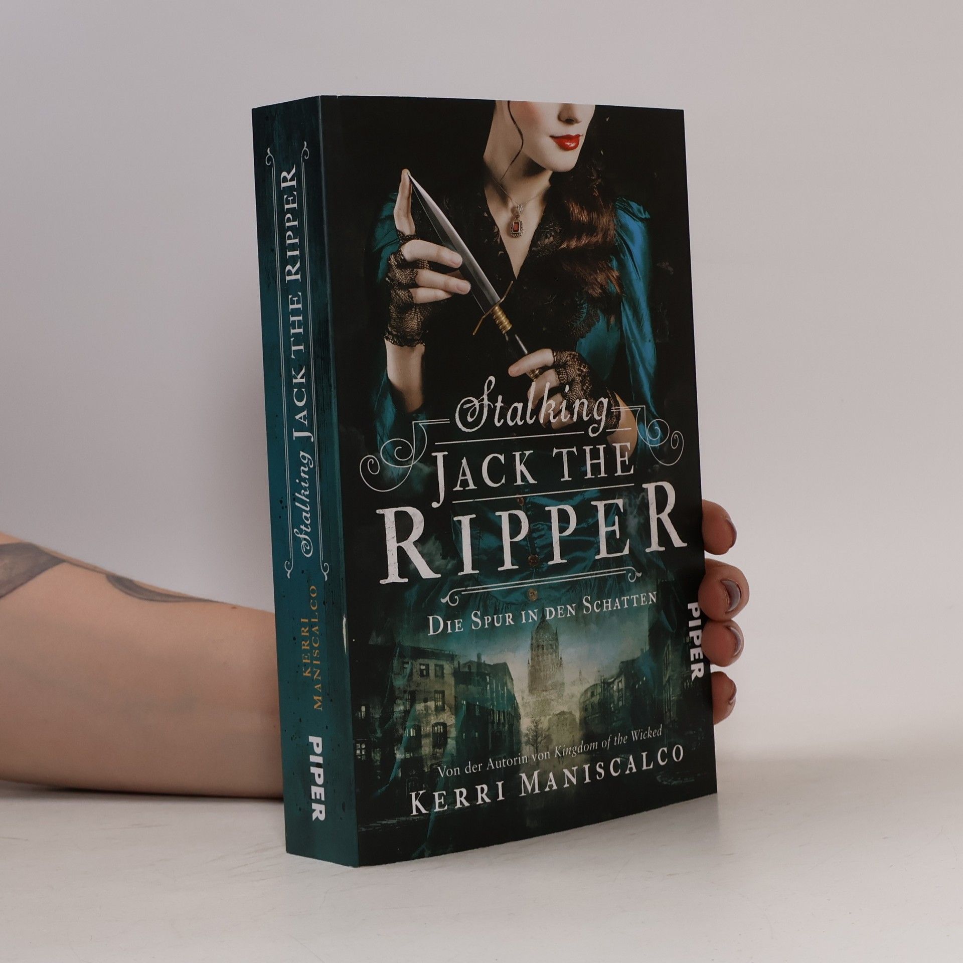 Kerri Maniscalco Stalking Jack the Ripper