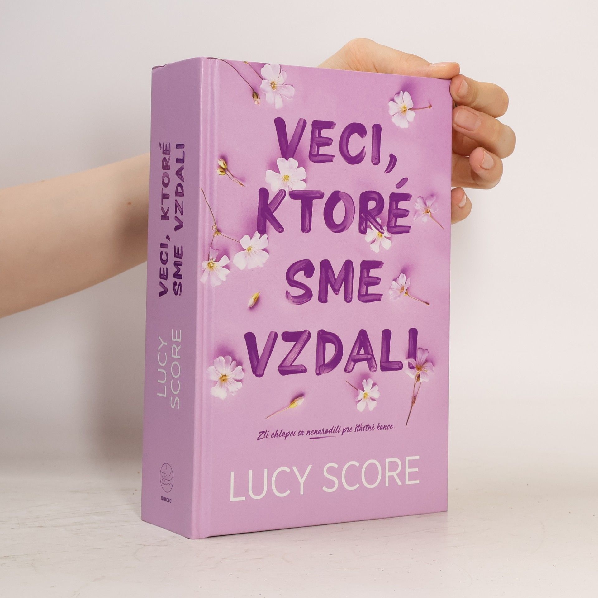 Lucy Score Knockemount 3. Veci, ktoré sme vzdali