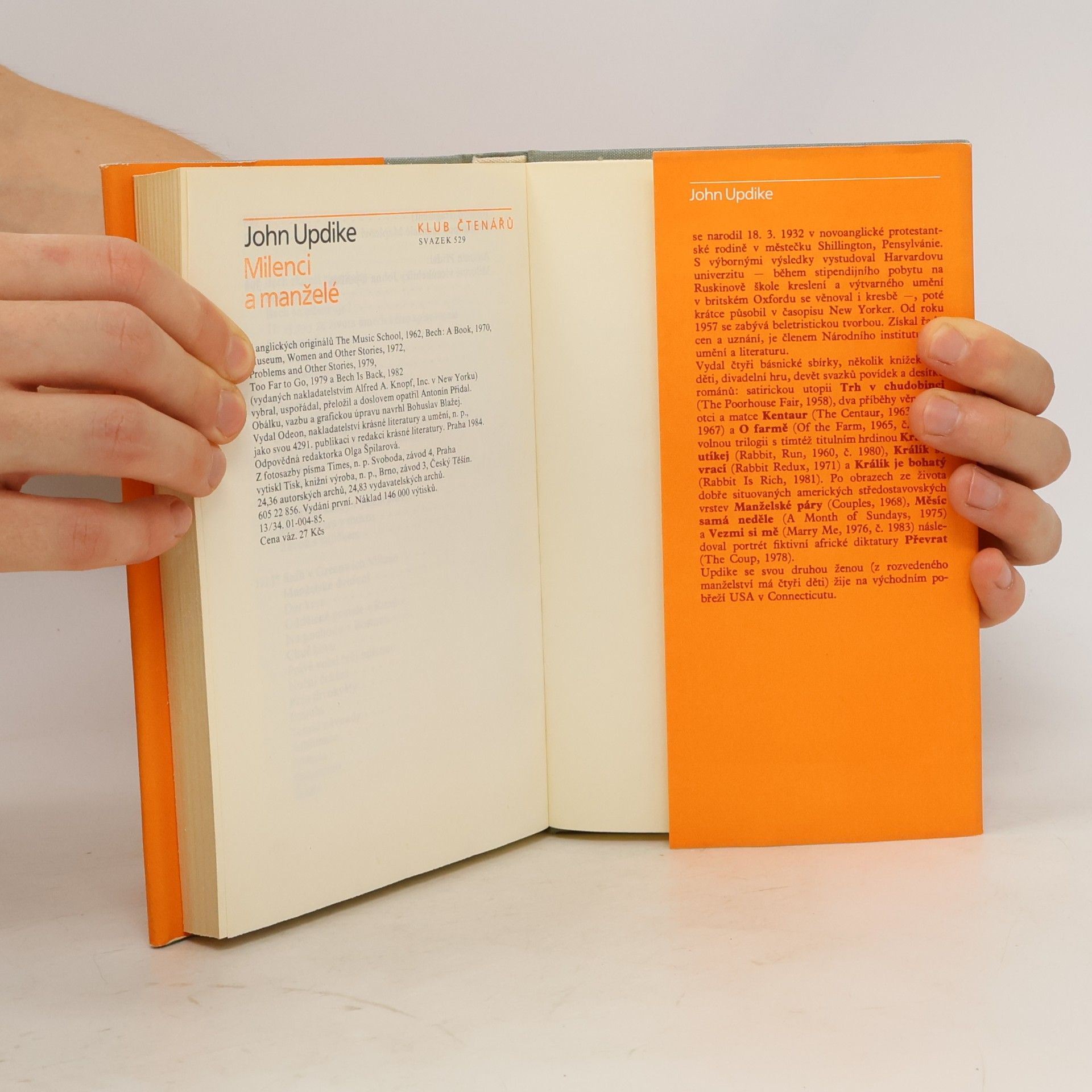 John Updike Milenci a manželé