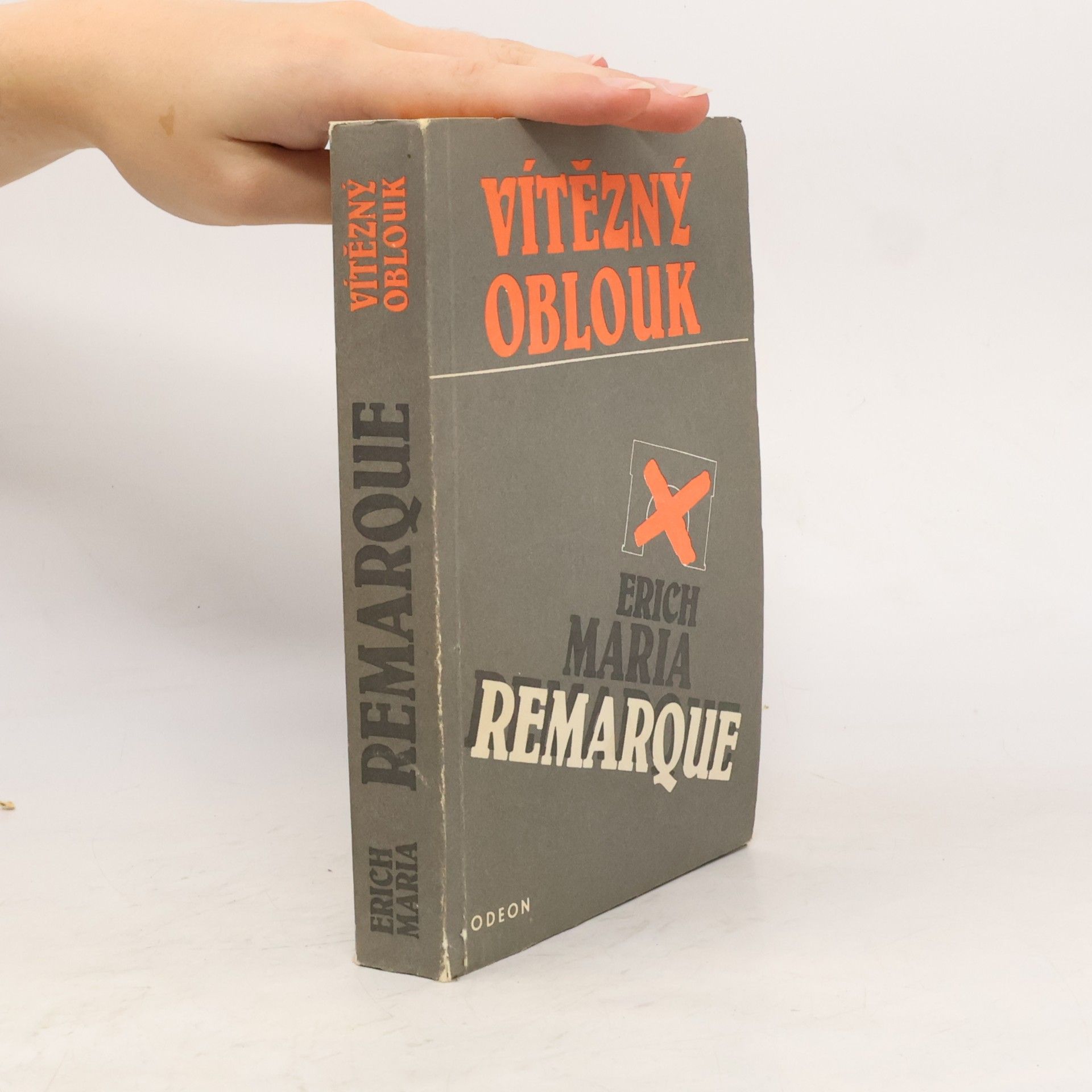 Erich Maria Remarque Vítězný oblouk