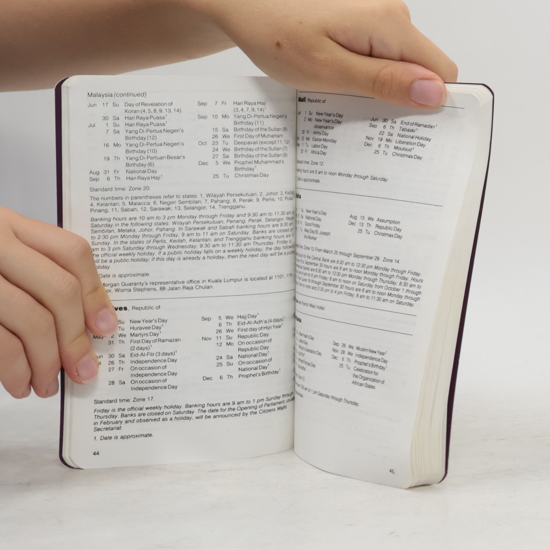 Various authors World Holiday and Time Guide