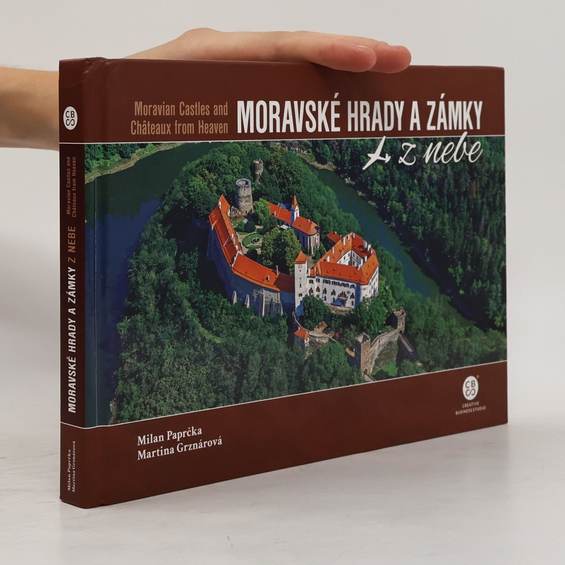 Milan Paprčka Moravské hrady a zámky z nebe = Moravian castles and châteaux from heaven