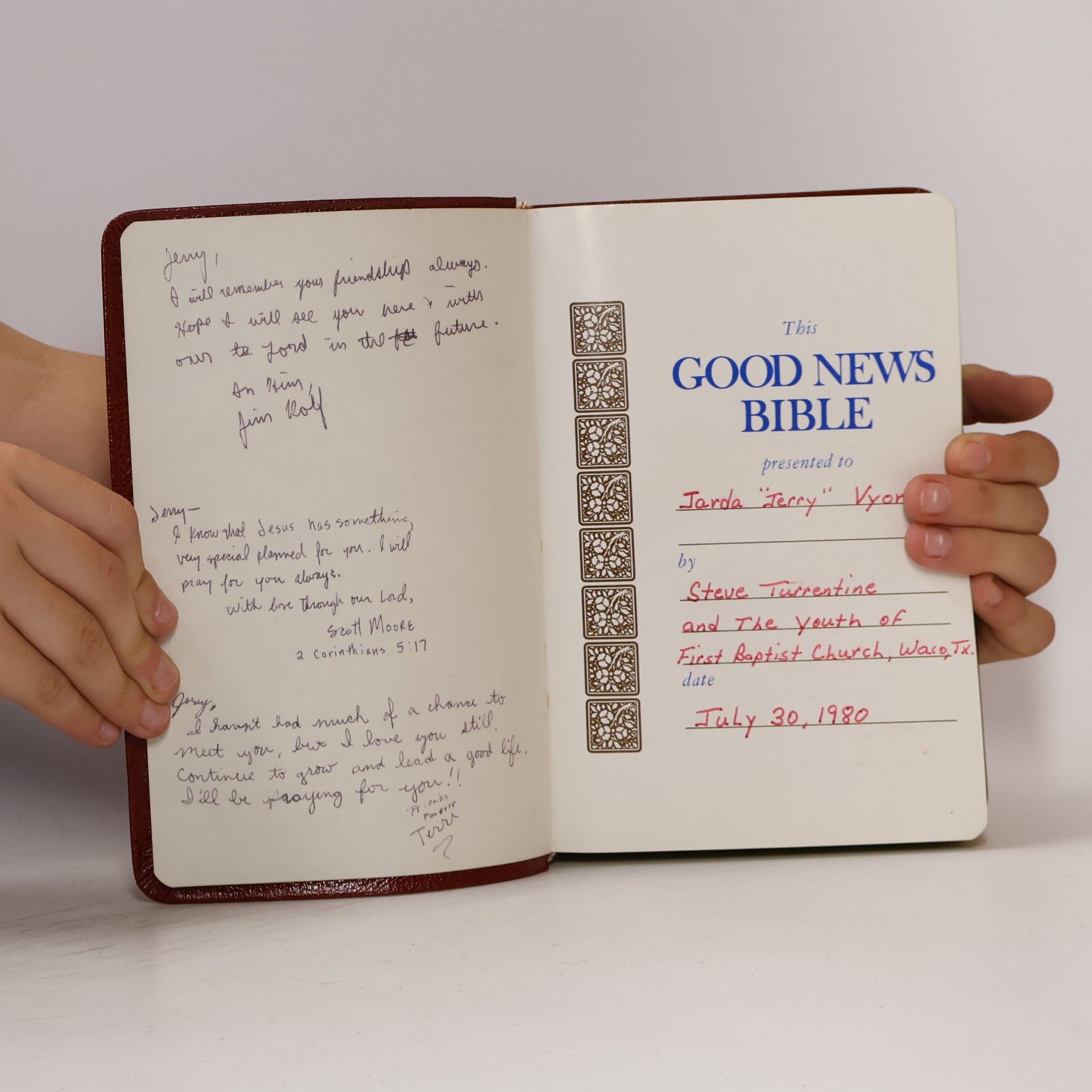 Autores varios The Good News Bible