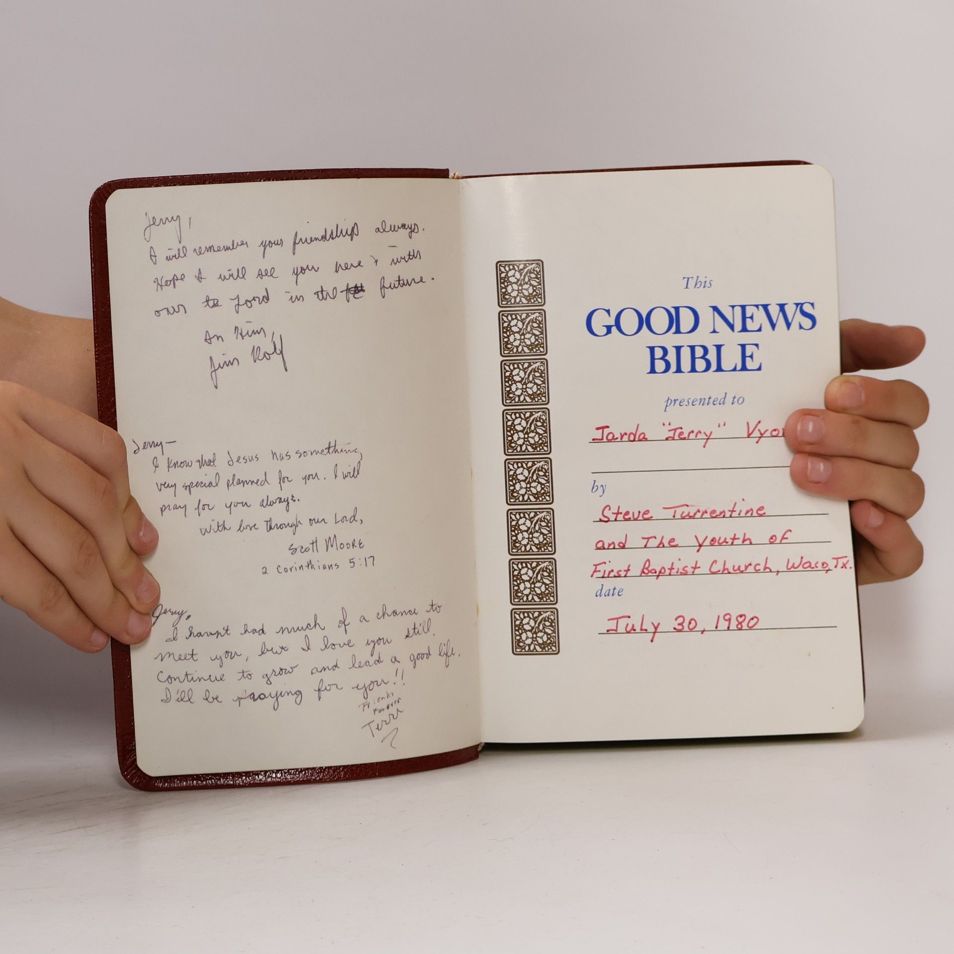 Autores varios The Good News Bible