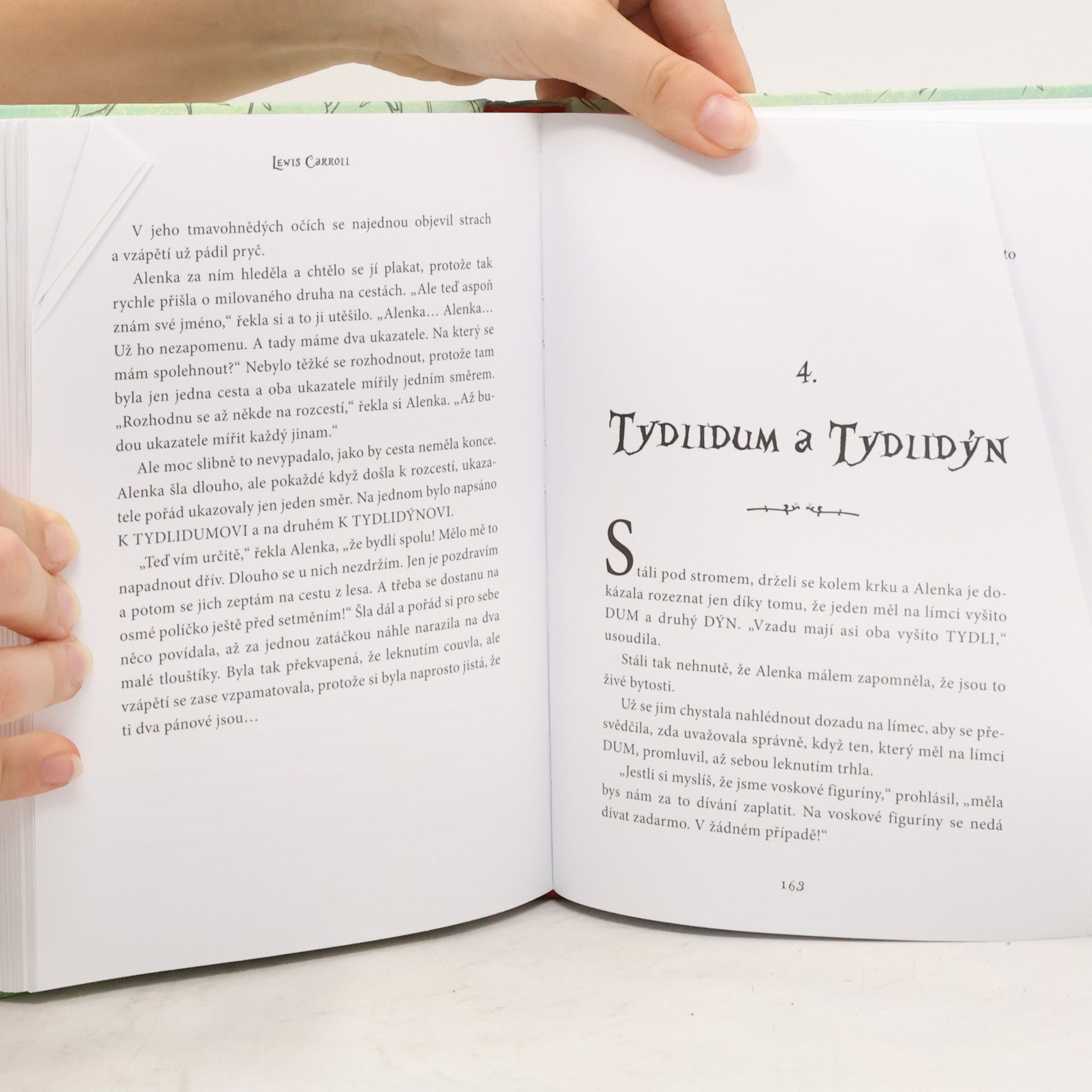 Lewis Carroll Alenčina dobrodružství v kraji divů a za zrcadlem
