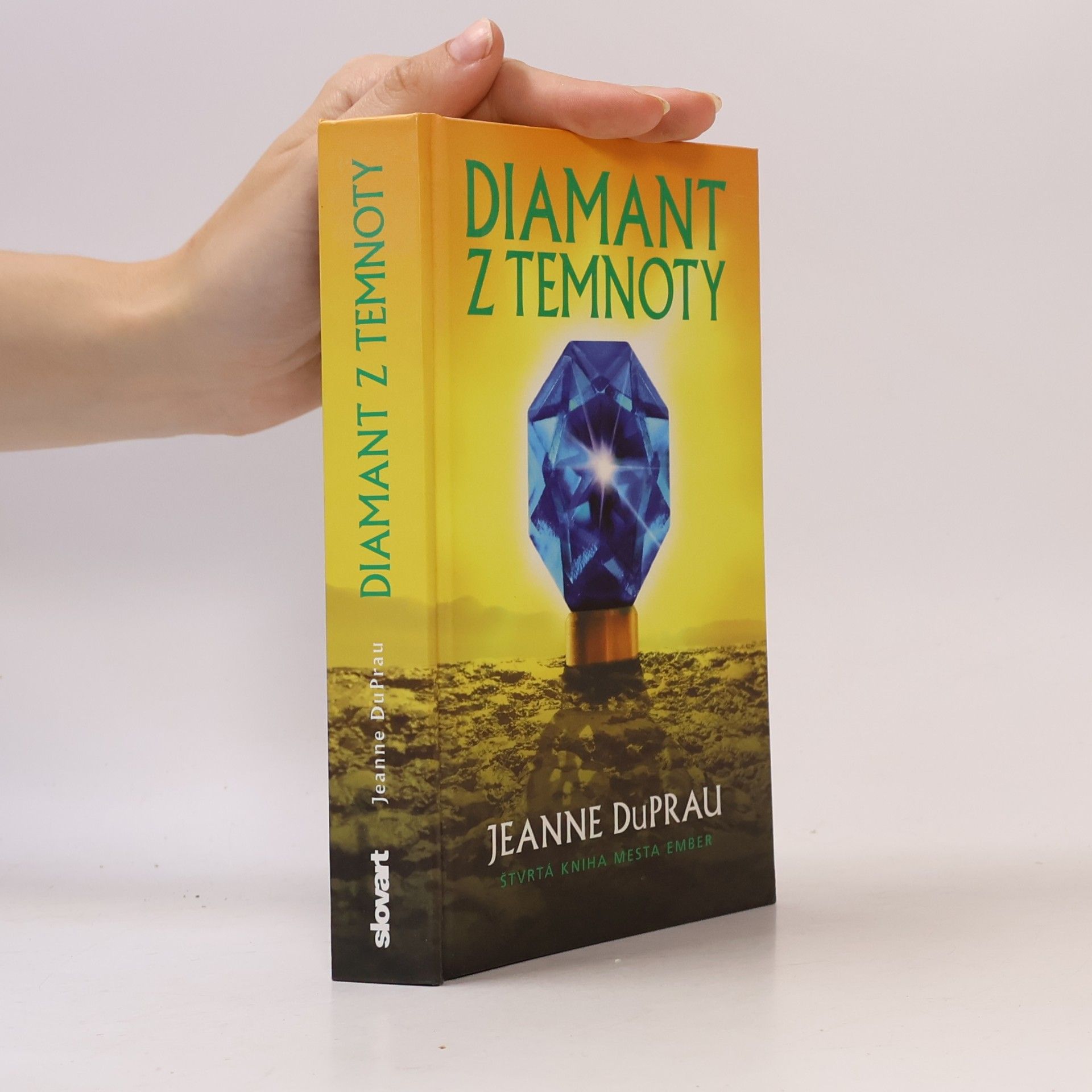 Jeanne DuPrau Diamant z temnoty