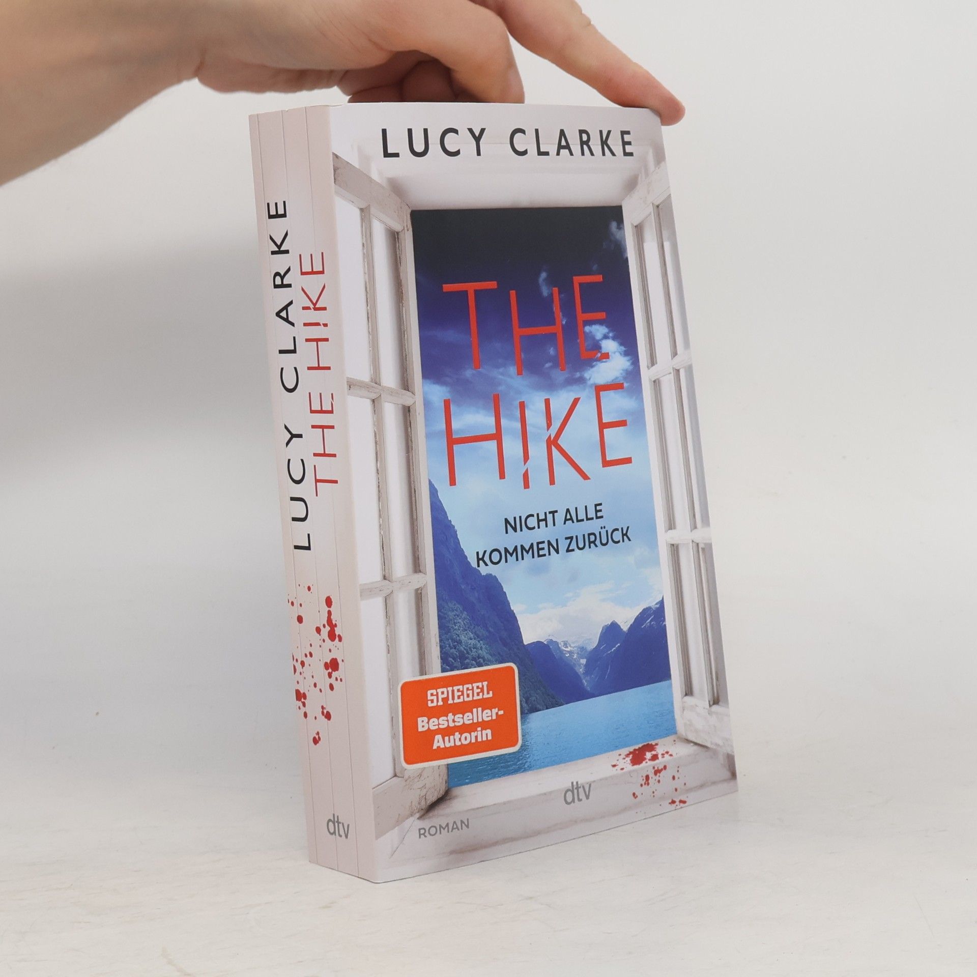 Lucy Clarke The Hike
