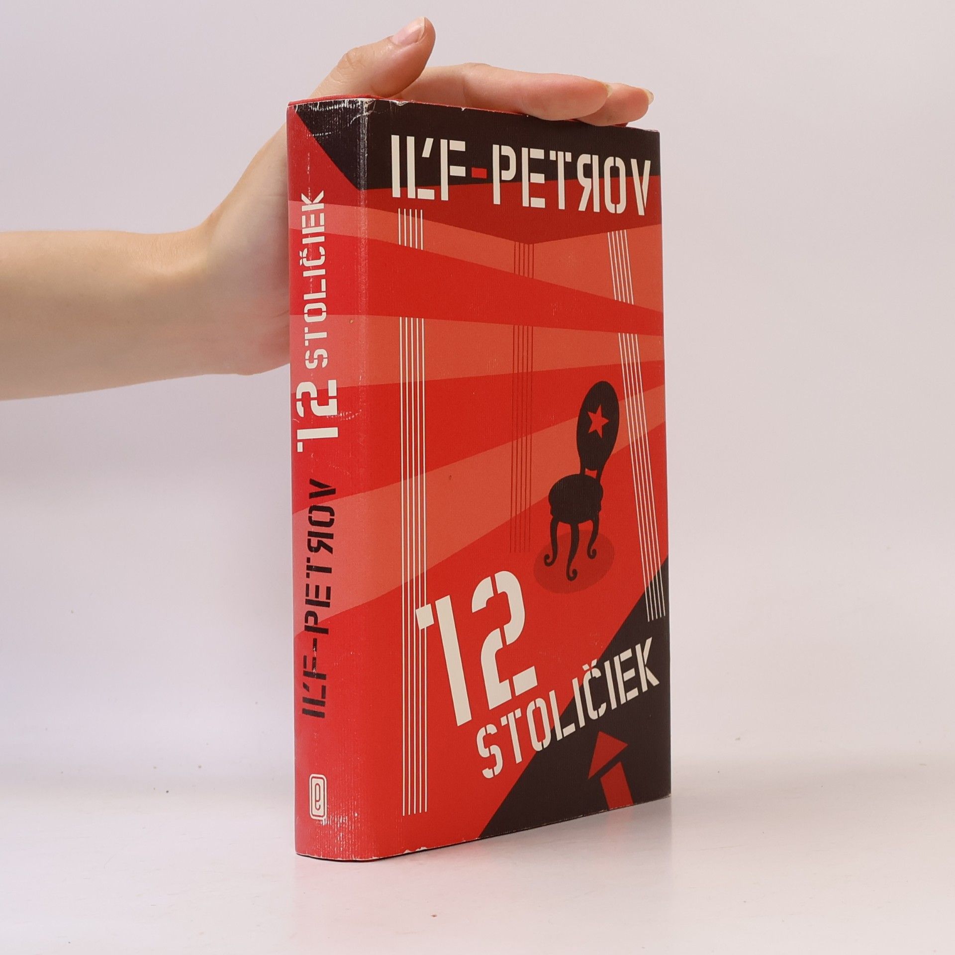 Jevgenij Petrovič Petrov 12 stoličiek