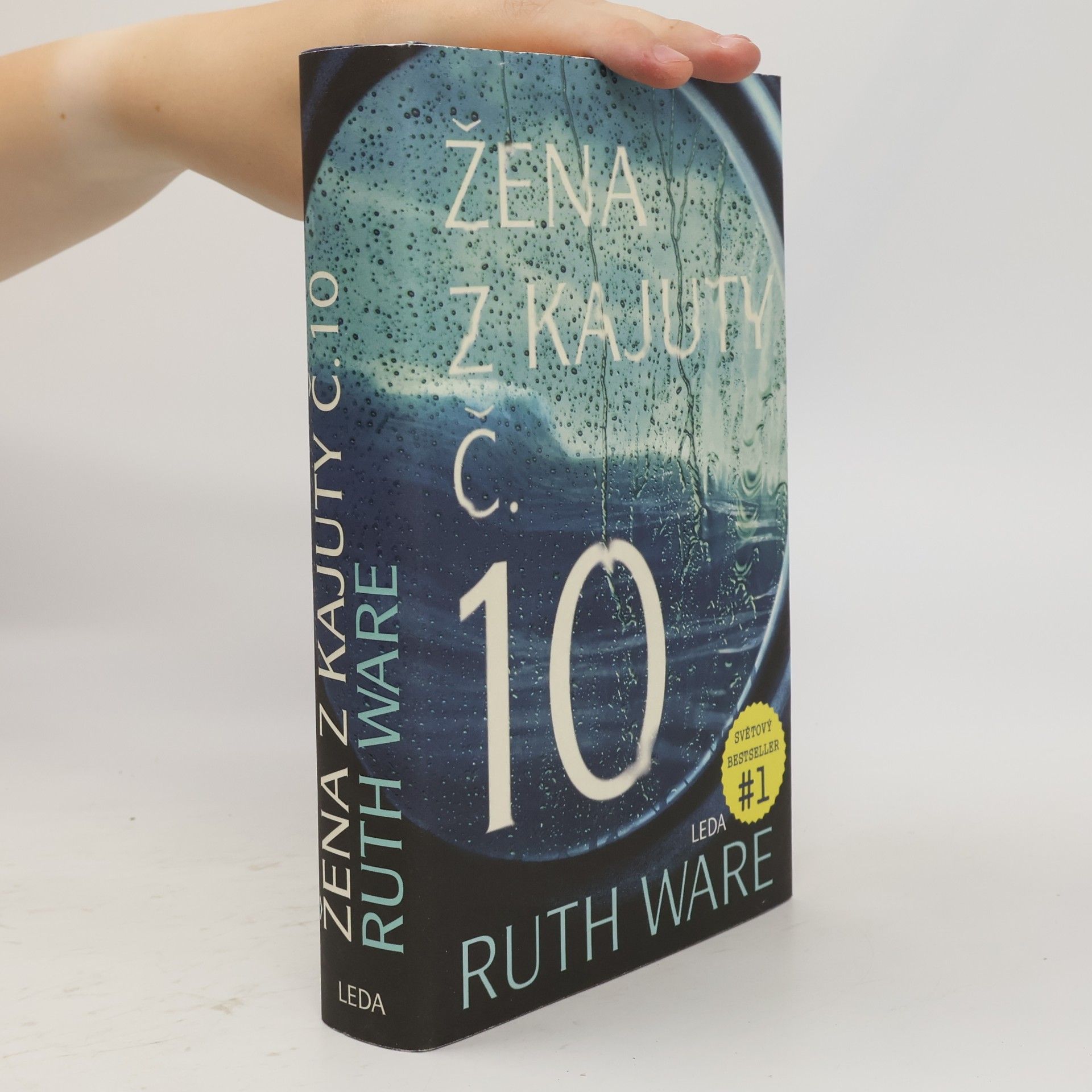 Ruth Ware Žena z kajuty č. 10