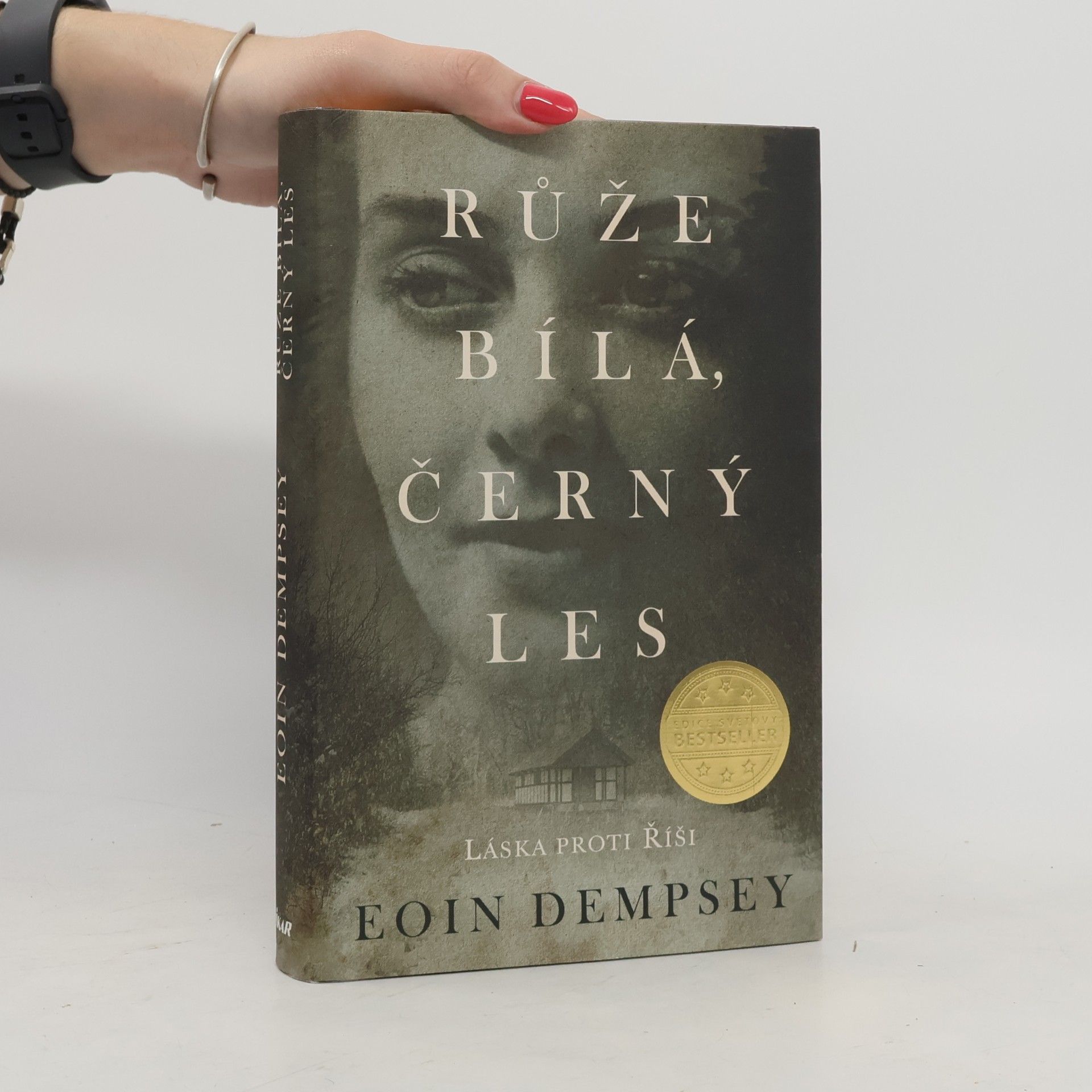 Eoin Dempsey Růže bílá, černý les