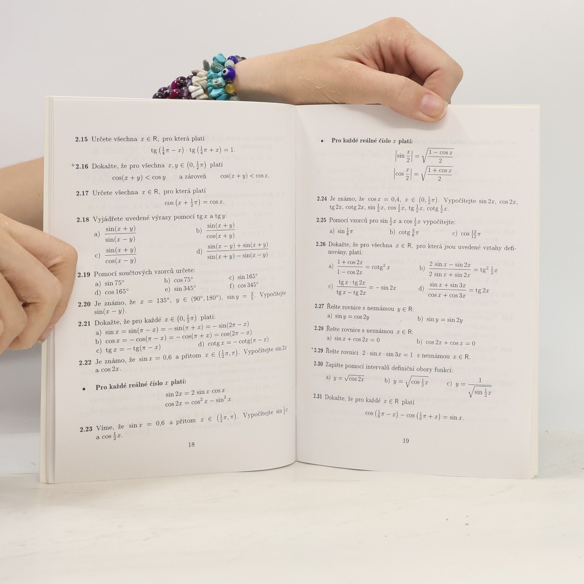 Oldřich Odvárko Sbírka úloh z matematiky pro gymnázia. Goniometrie