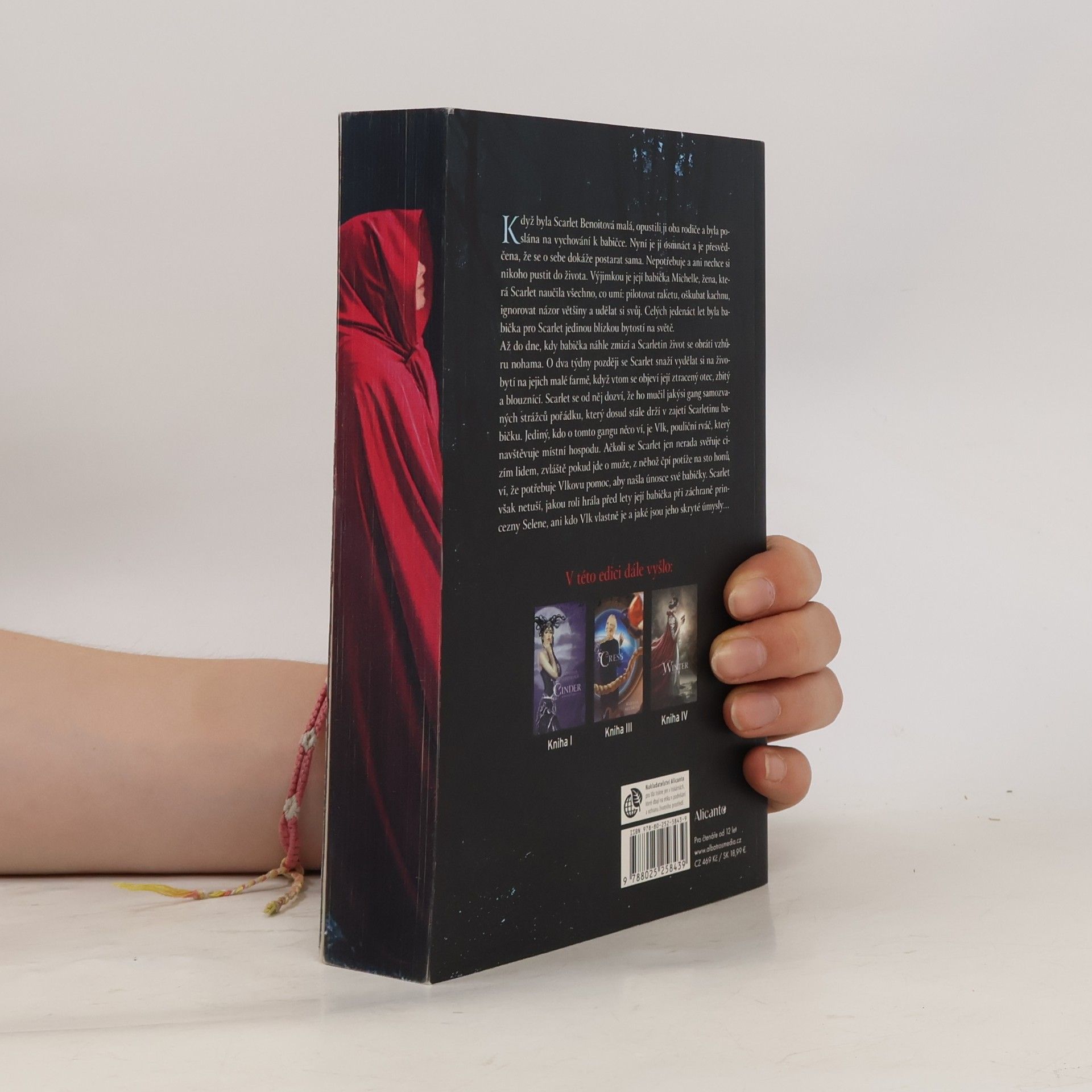 Marissa Meyer Scarlet - Měsíční kroniky