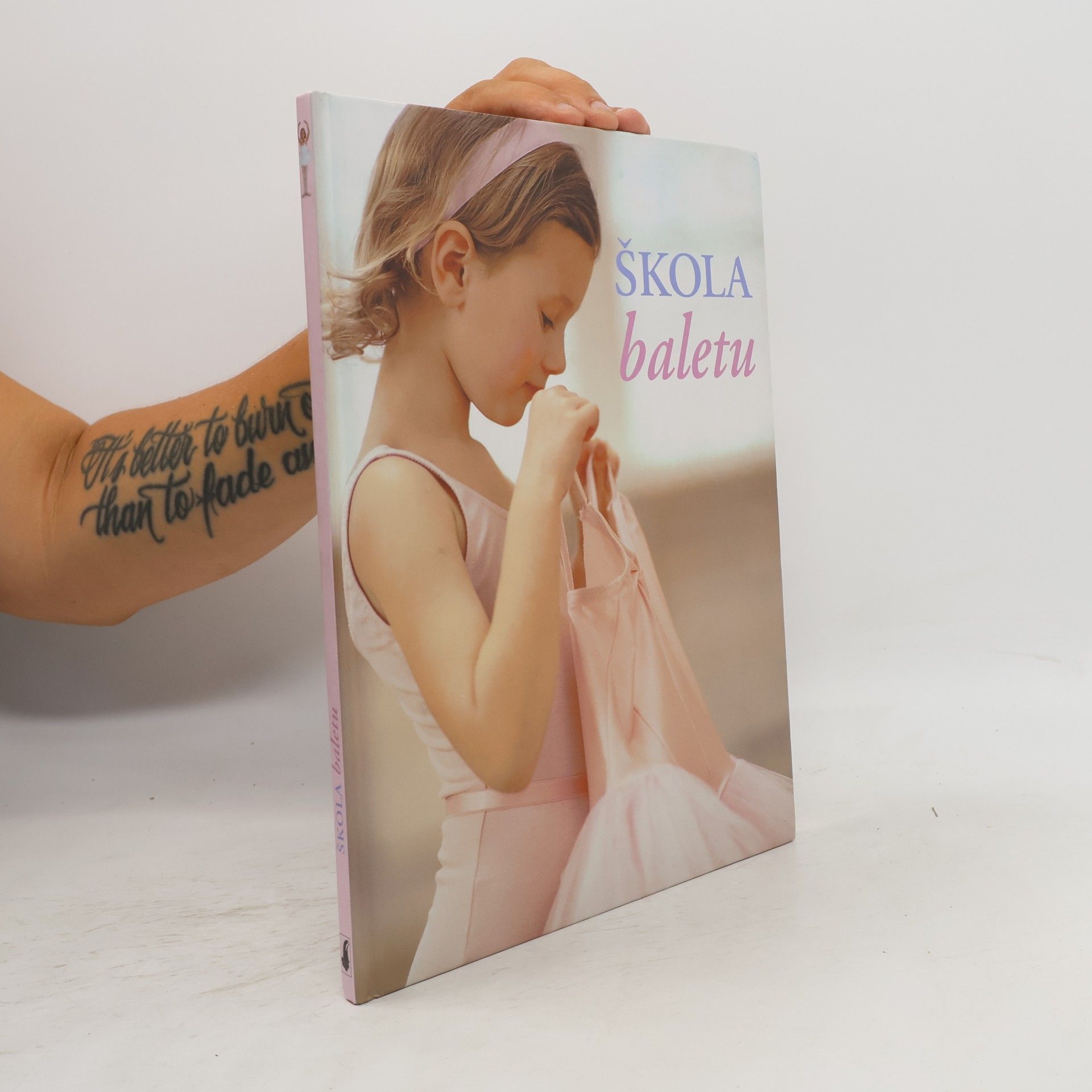 Naia Bray Moffatt Škola baletu : naučte se tančit s žáky britské Central school of ballet