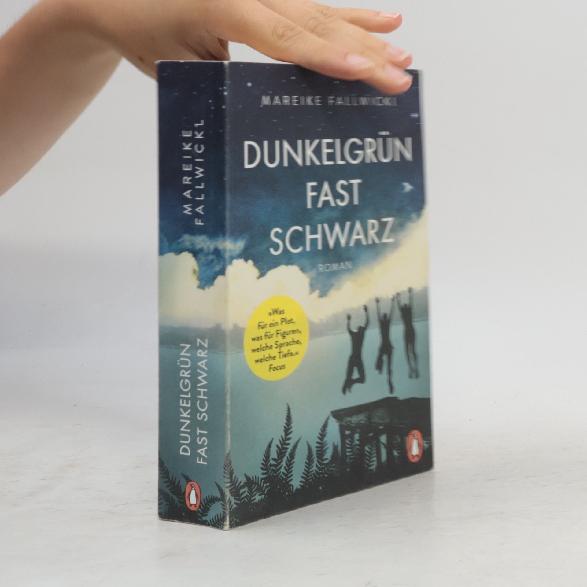 Mareike Fallwickl Dunkelgrün fast schwarz