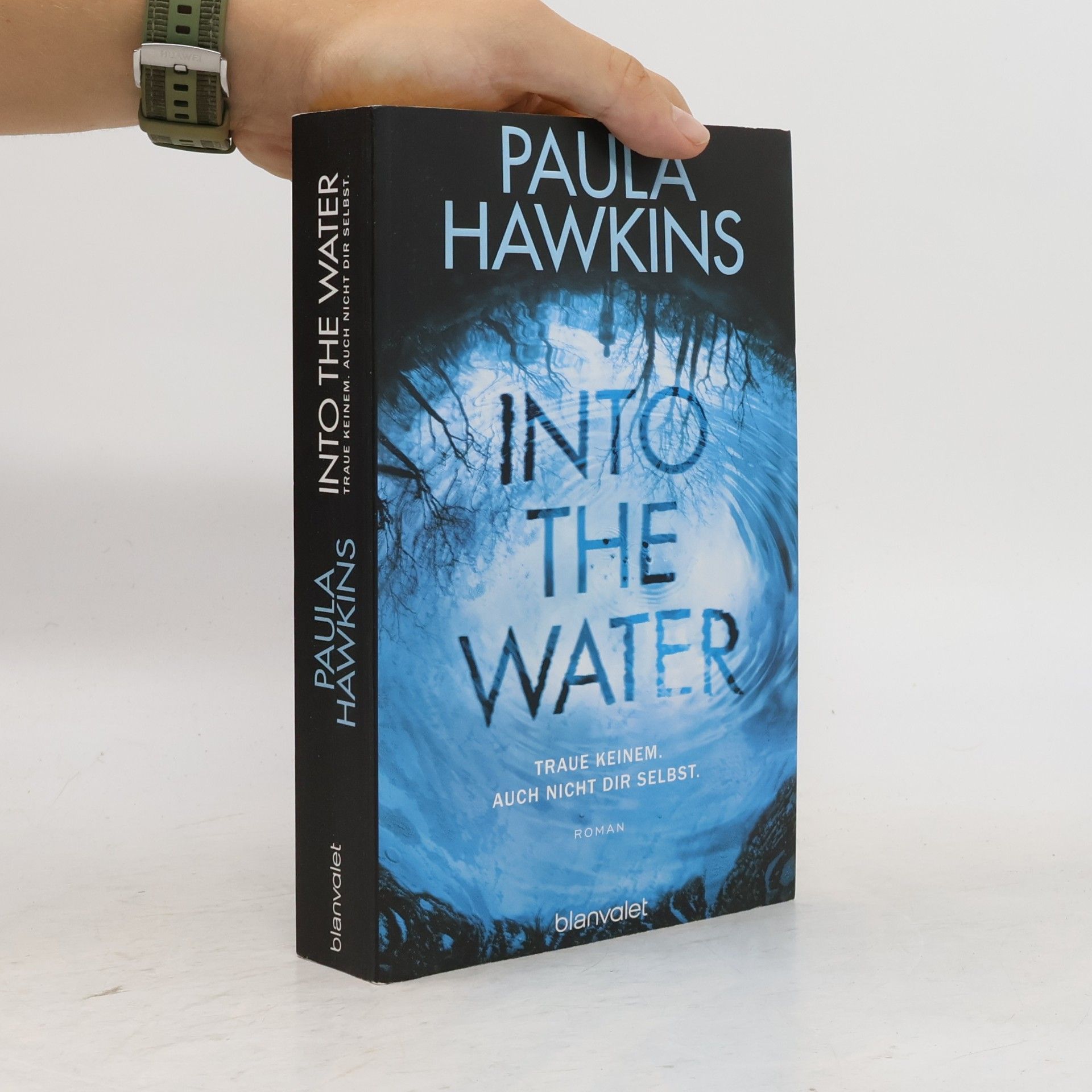 Paula Hawkins Into the Water