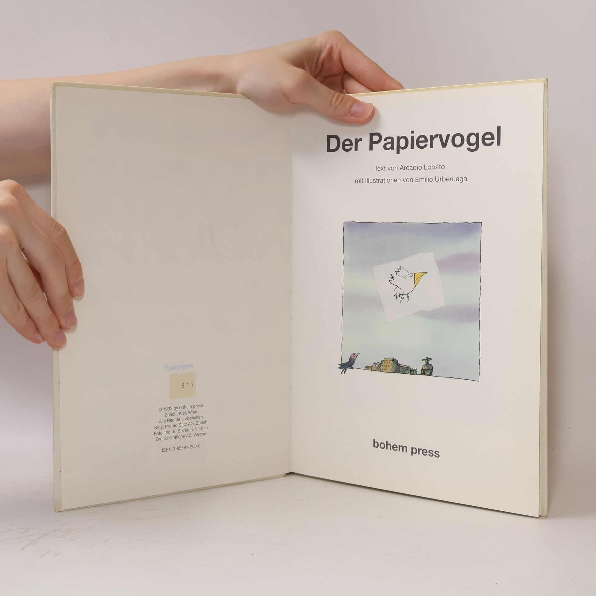 Arcadio Lobato Der Papiervogel
