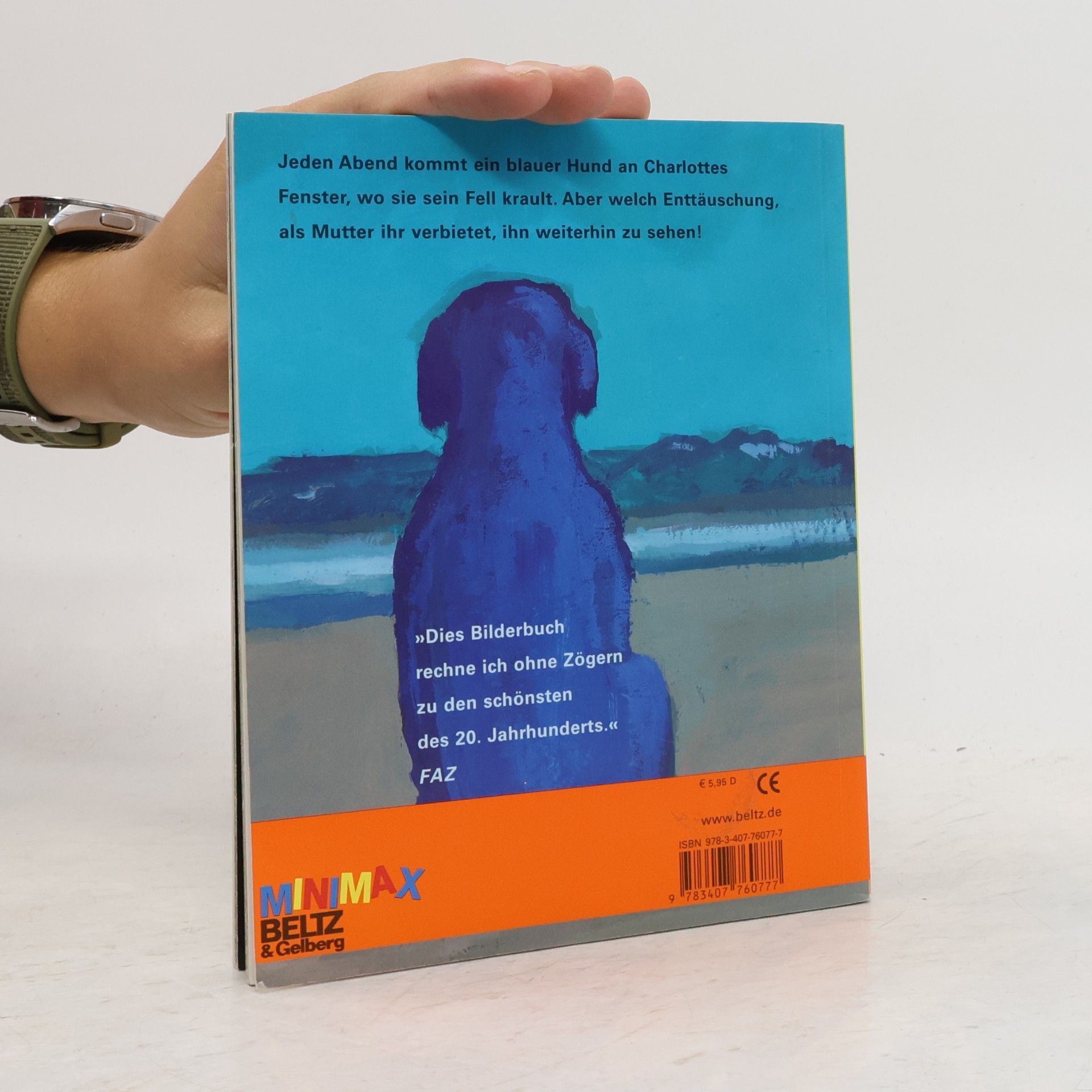 Nadja Blauer Hund