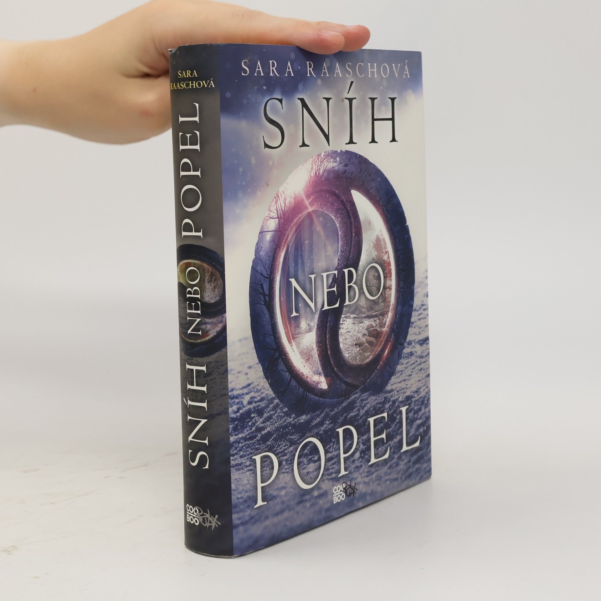 Sara Raash Sníh nebo popel