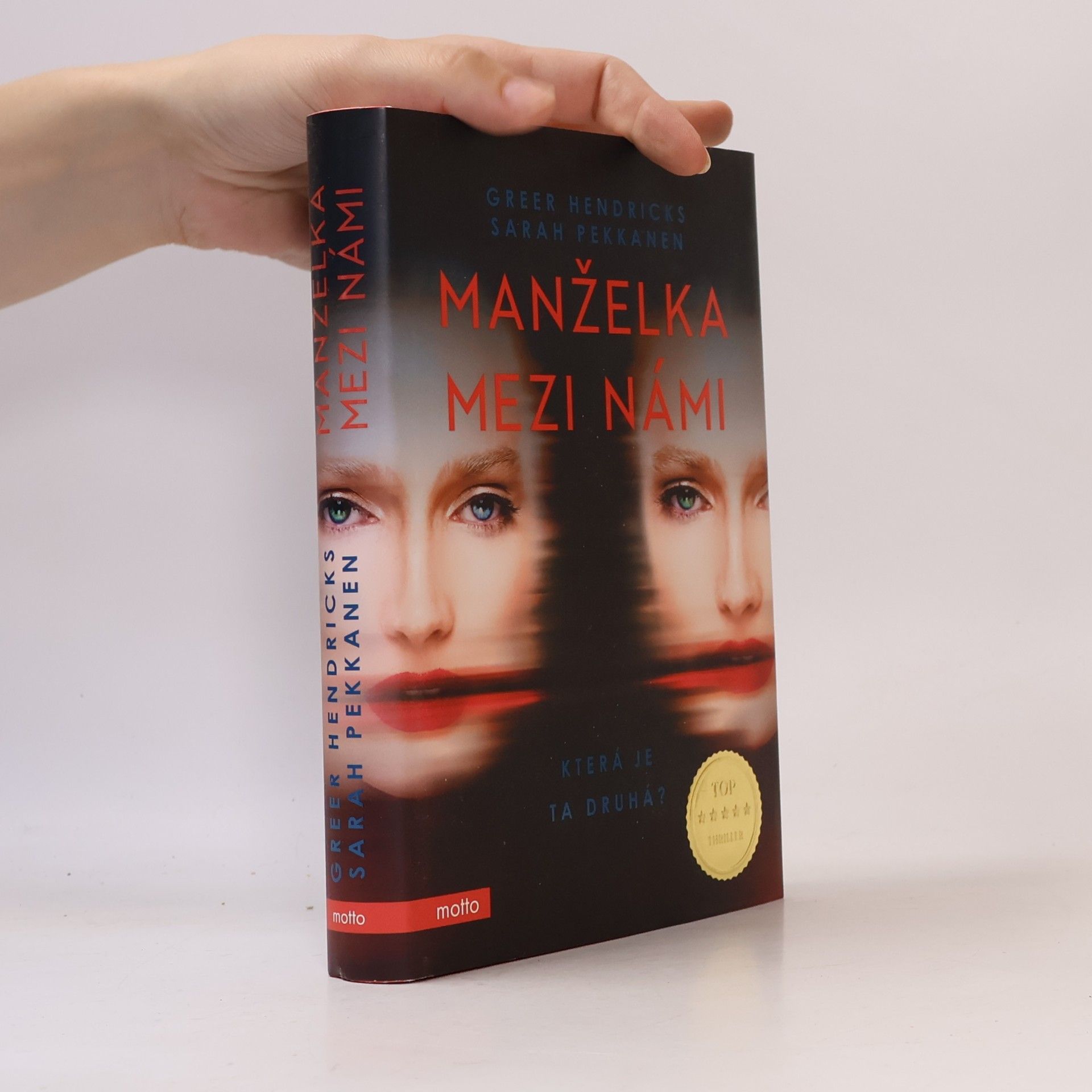 Greer Hendricks Manželka mezi námi