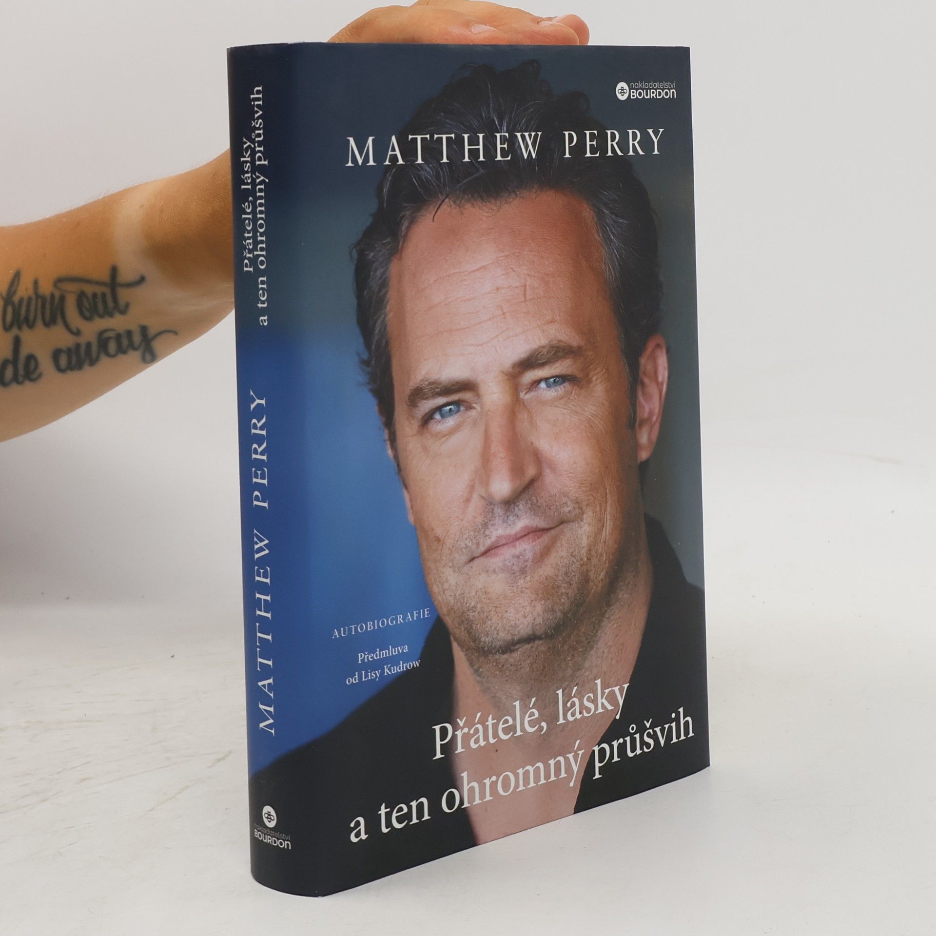 Matthew Perry Přátelé, lásky a ten ohromný průšvih