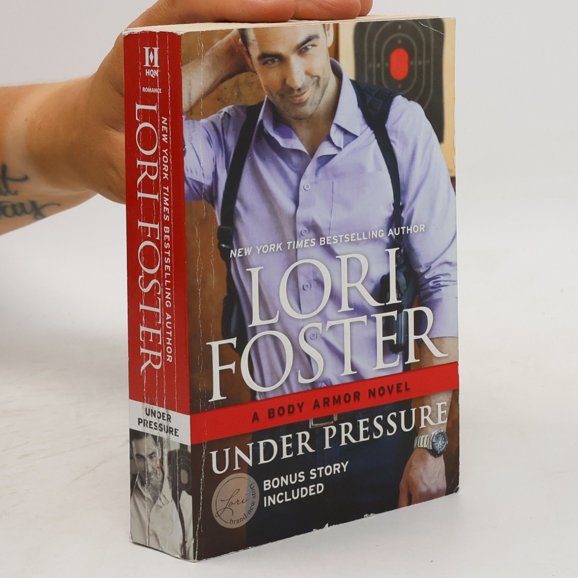Lori Foster Body Armor - 1: Under Pressure: Includes a Bonus Story
