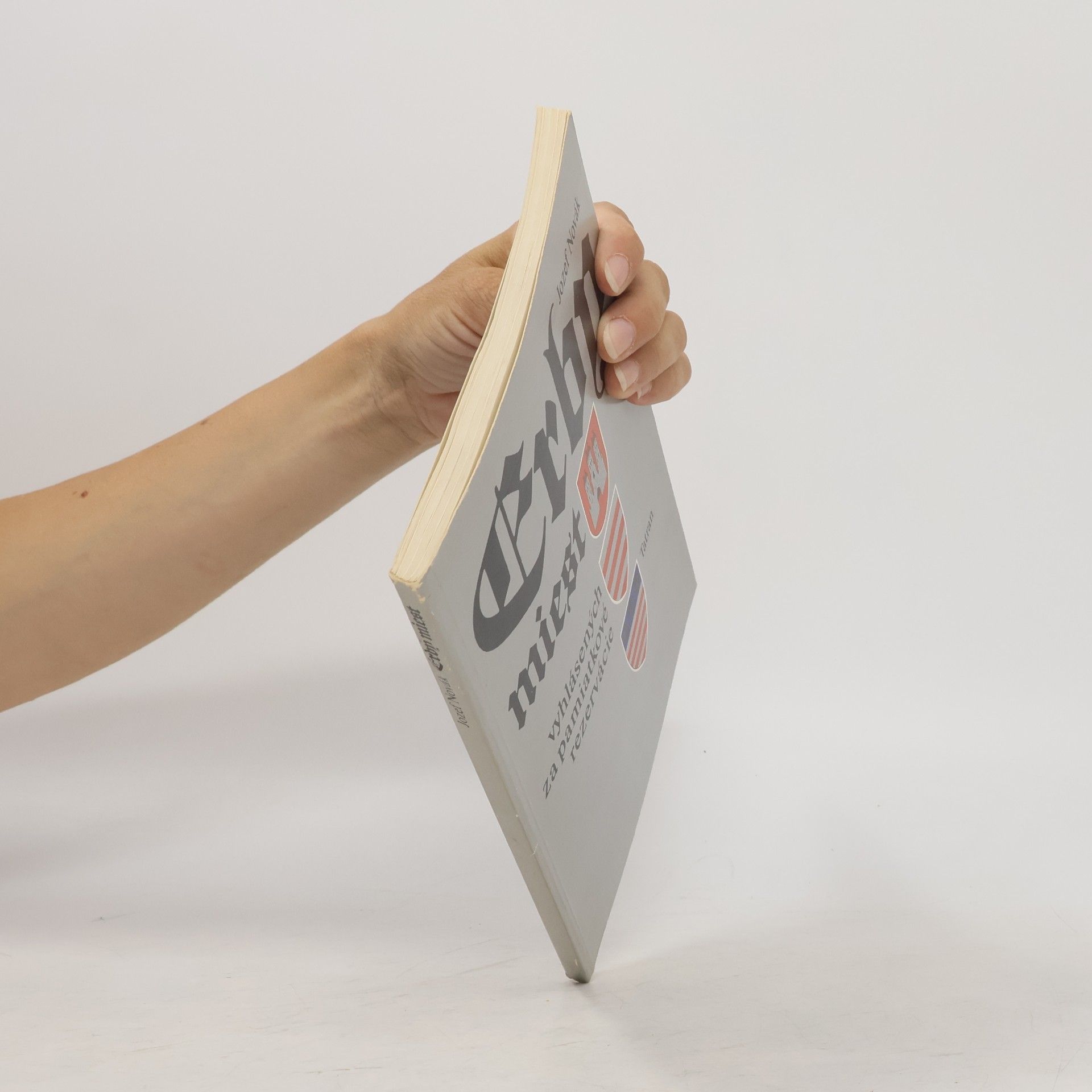 Jozef Novák Erby miest vyhlásených za pamiatkové rezervácie