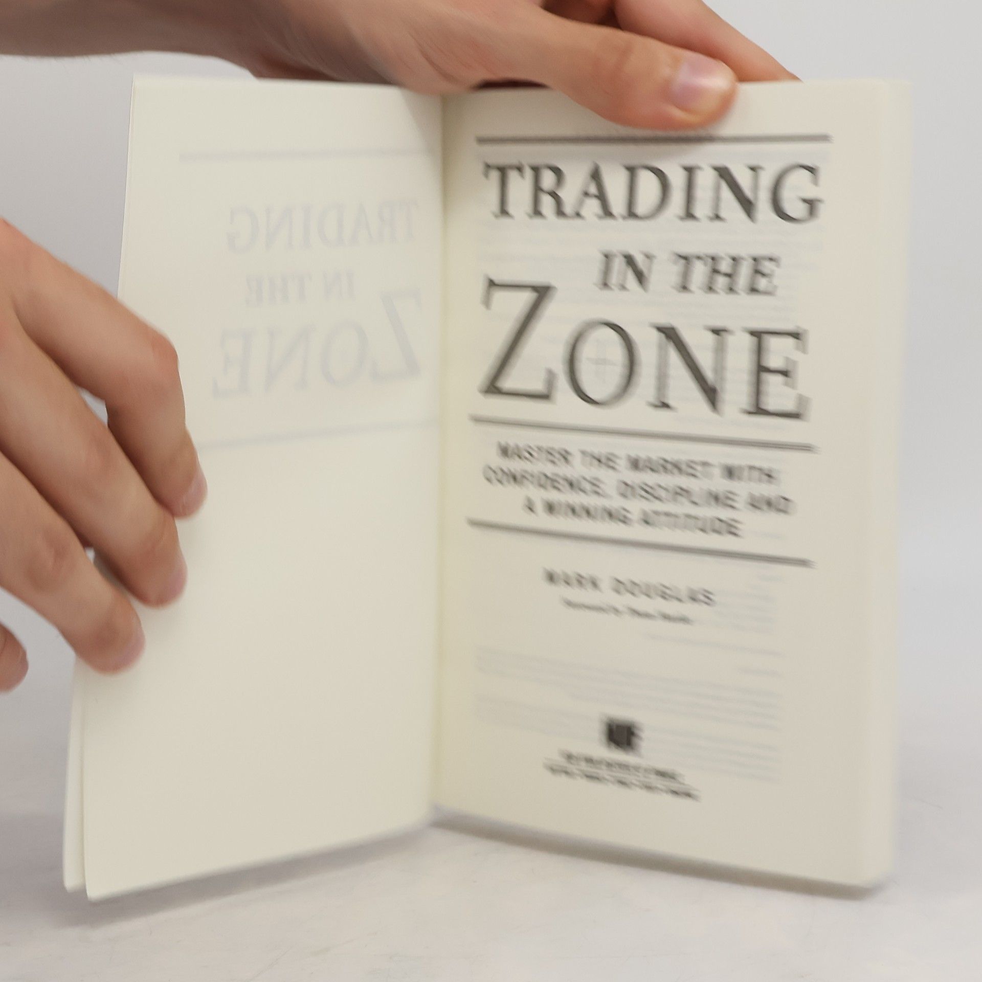 Mark Douglas Trading in the zone : master the market with confidence, discipline and a winning attitude