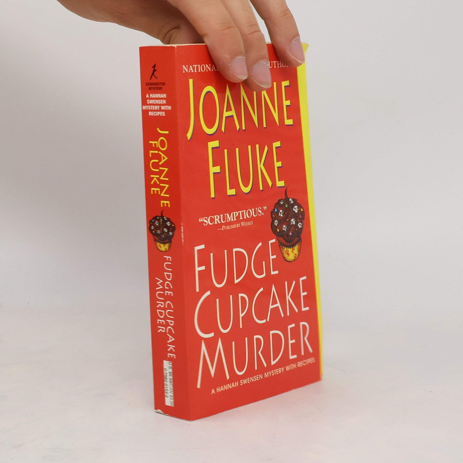 Joanne Fluke Hannah Swensen Mystery - 5: Fudge Cupcake Murder
