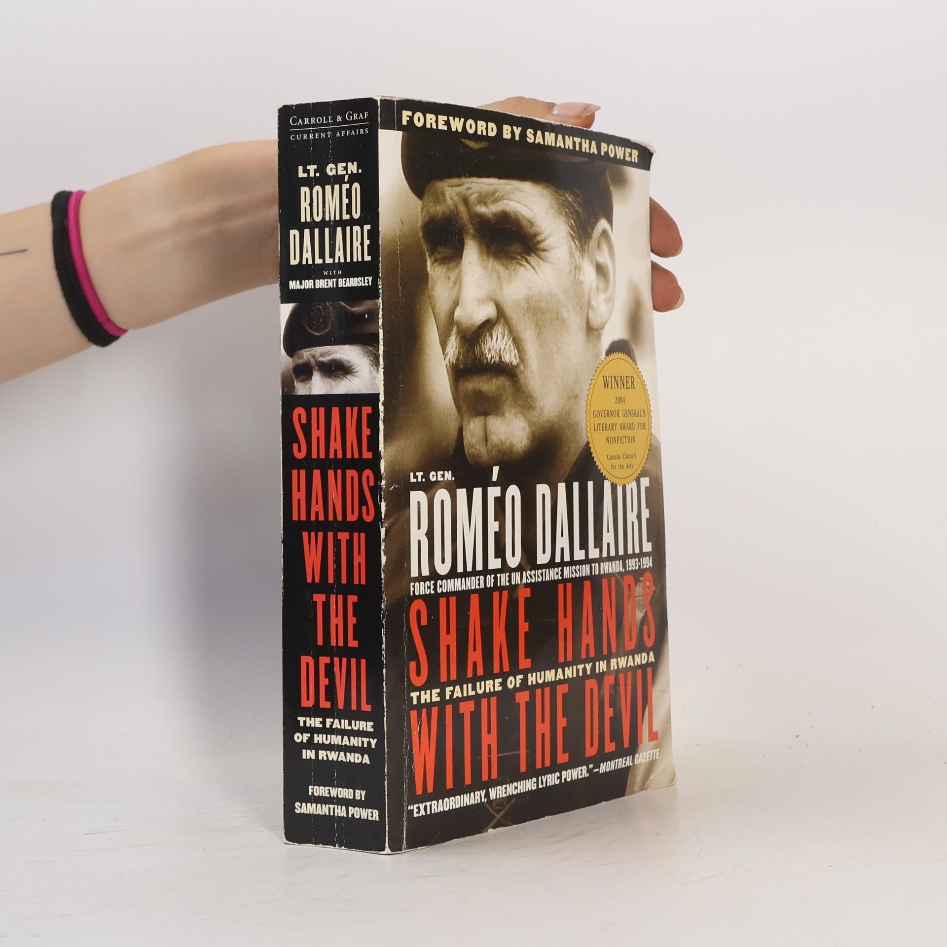 Roméo Dallaire Shake Hands with the Devil