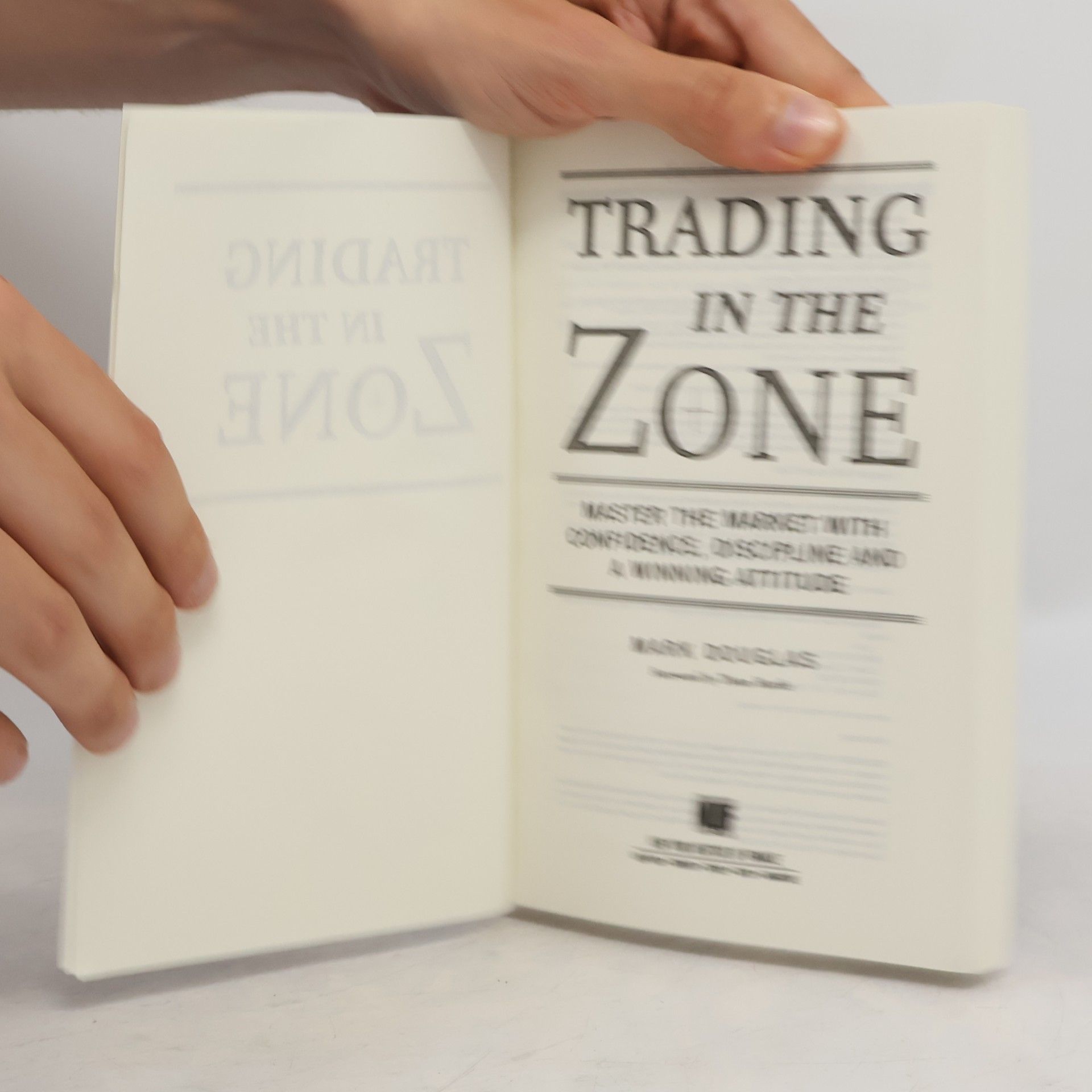 Mark Douglas Trading in the zone : master the market with confidence, discipline and a winning attitude