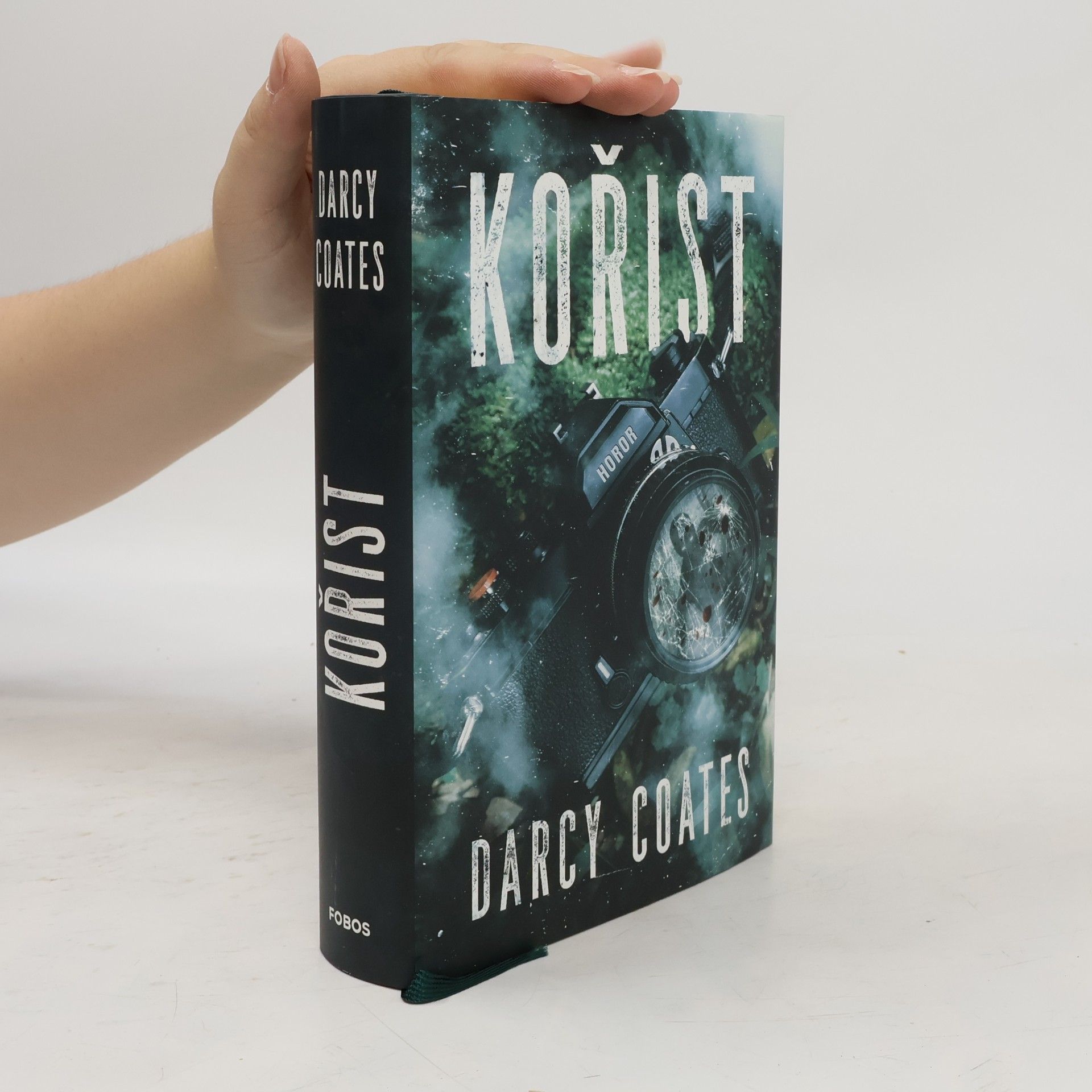 Darcy Coates Kořist