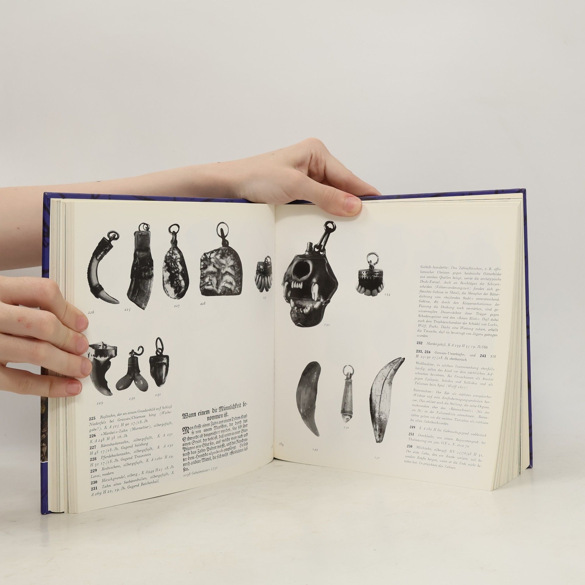Liselotte Hansmann Amulett, Magie, Talisman