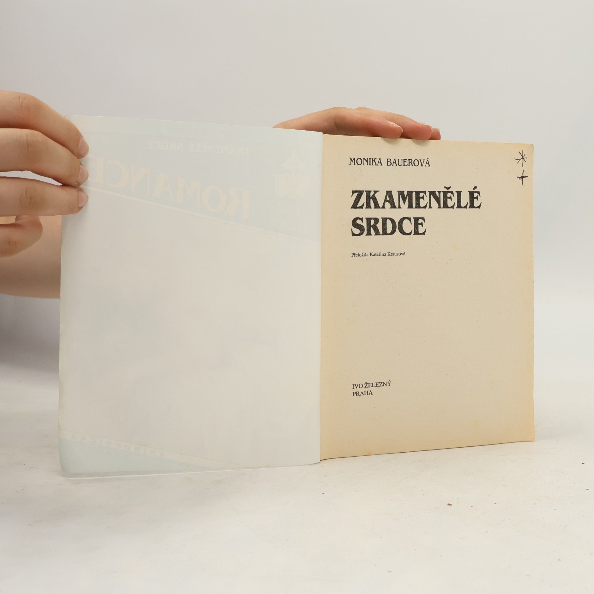 Monika Bauer Knihovnička Romance - 64: Zkamenělé srdce