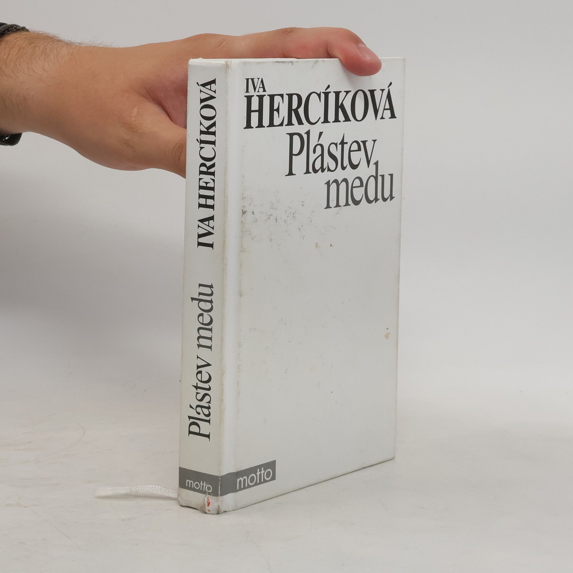 Iva Hercíková Plástev medu