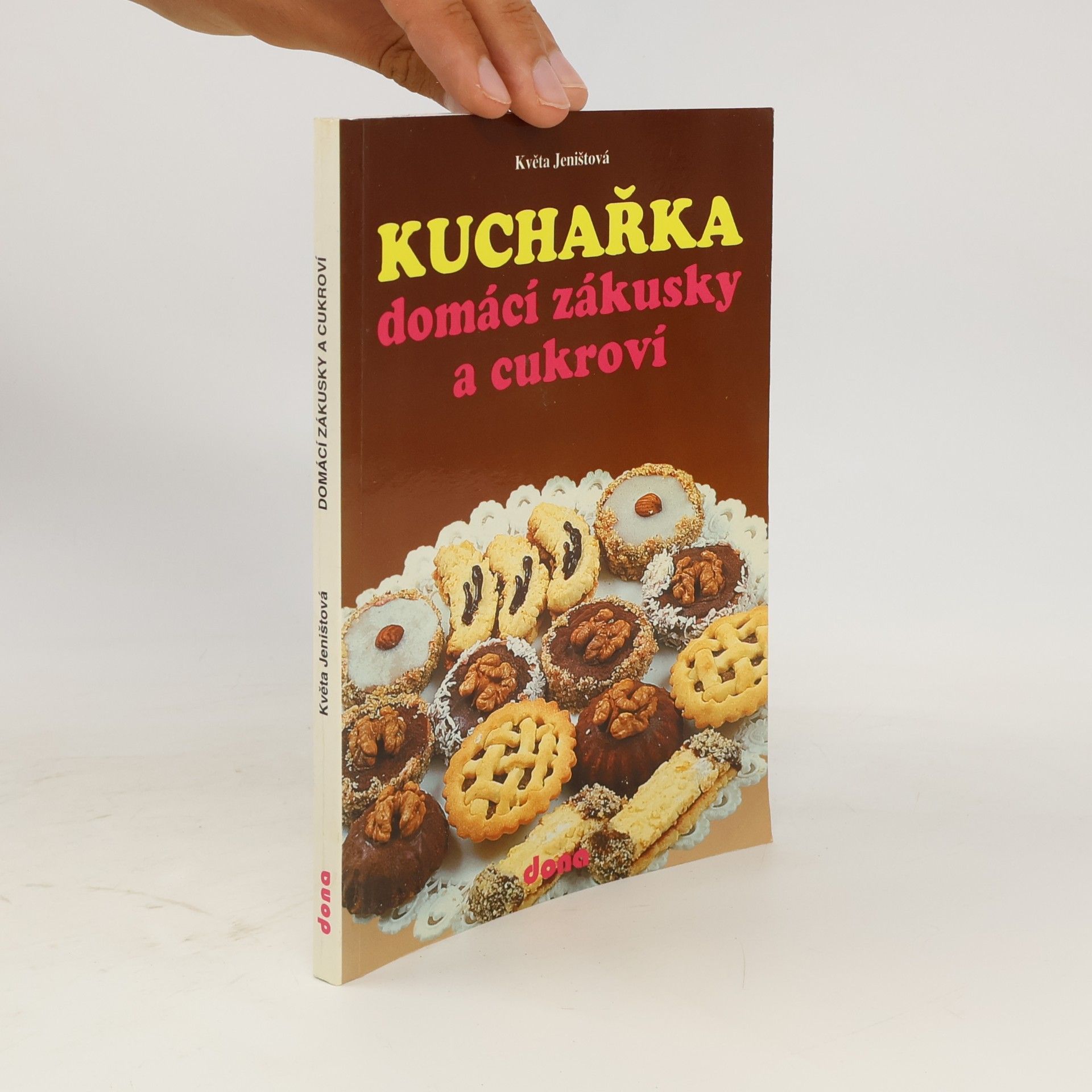 Jeništová Květa Kuchařka: Domácí zákusky a cukroví